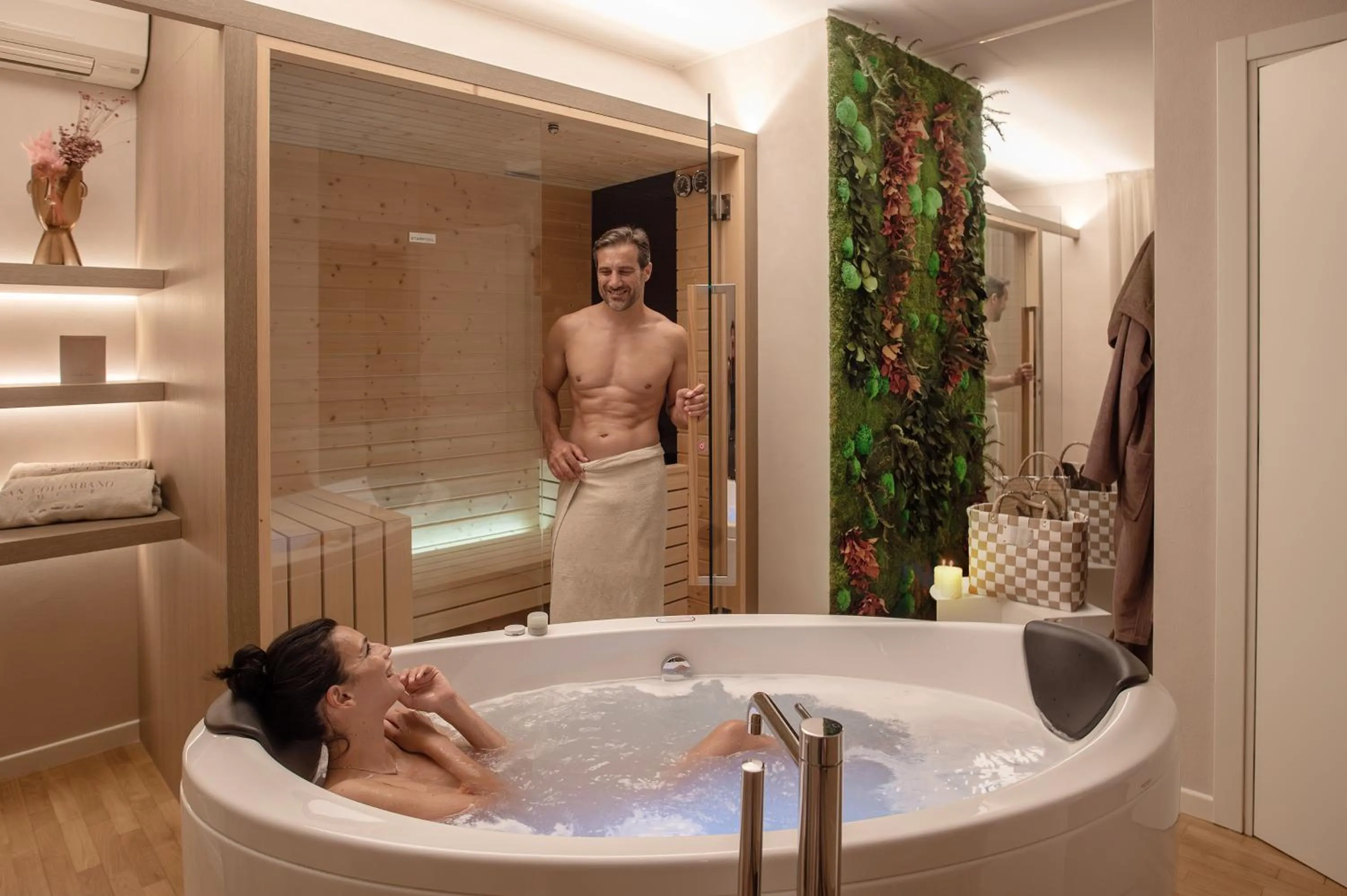 Hot Tub in San Colombano Suites