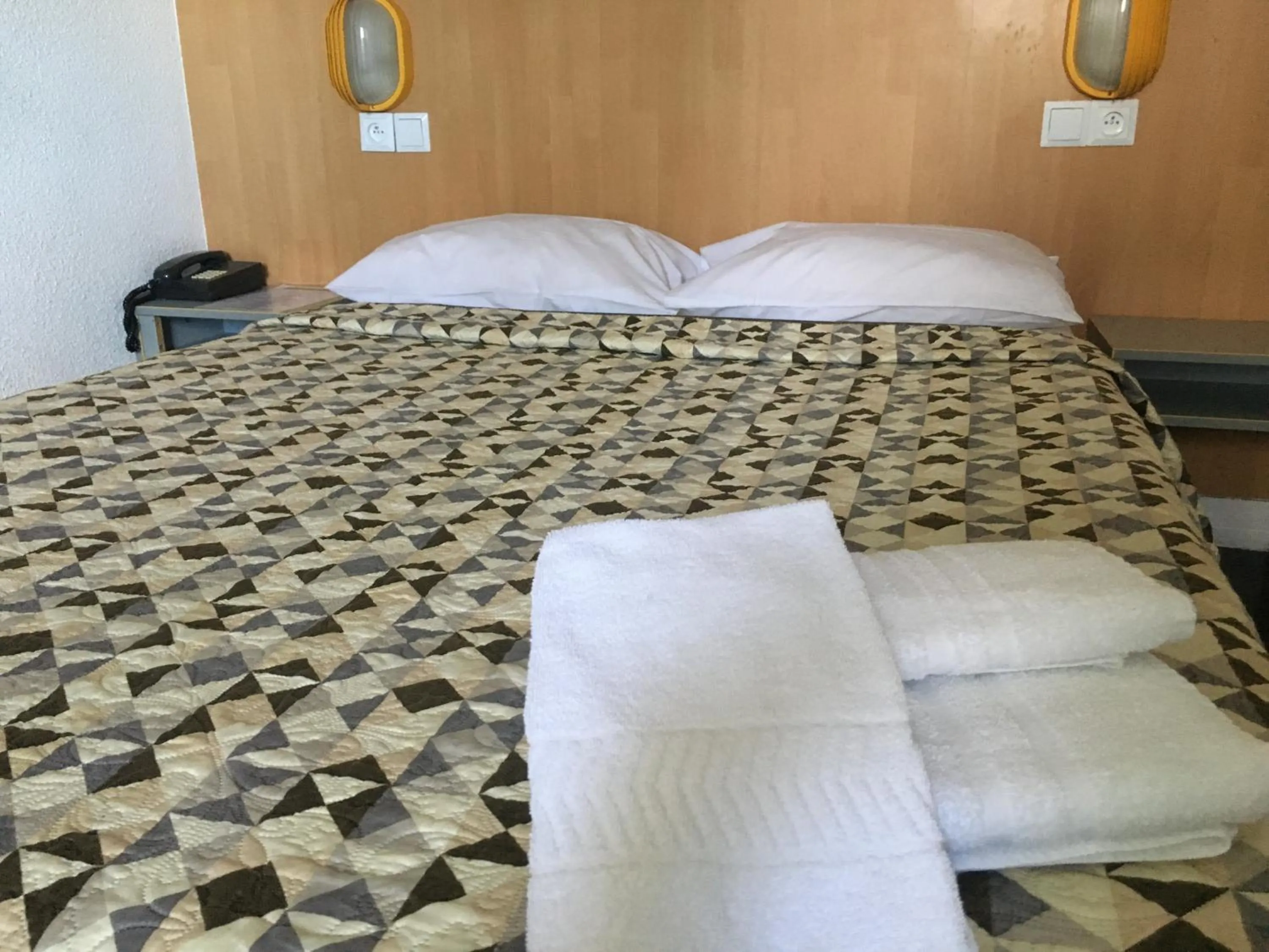 Bed in Hôtel Noctuel Blois Sud