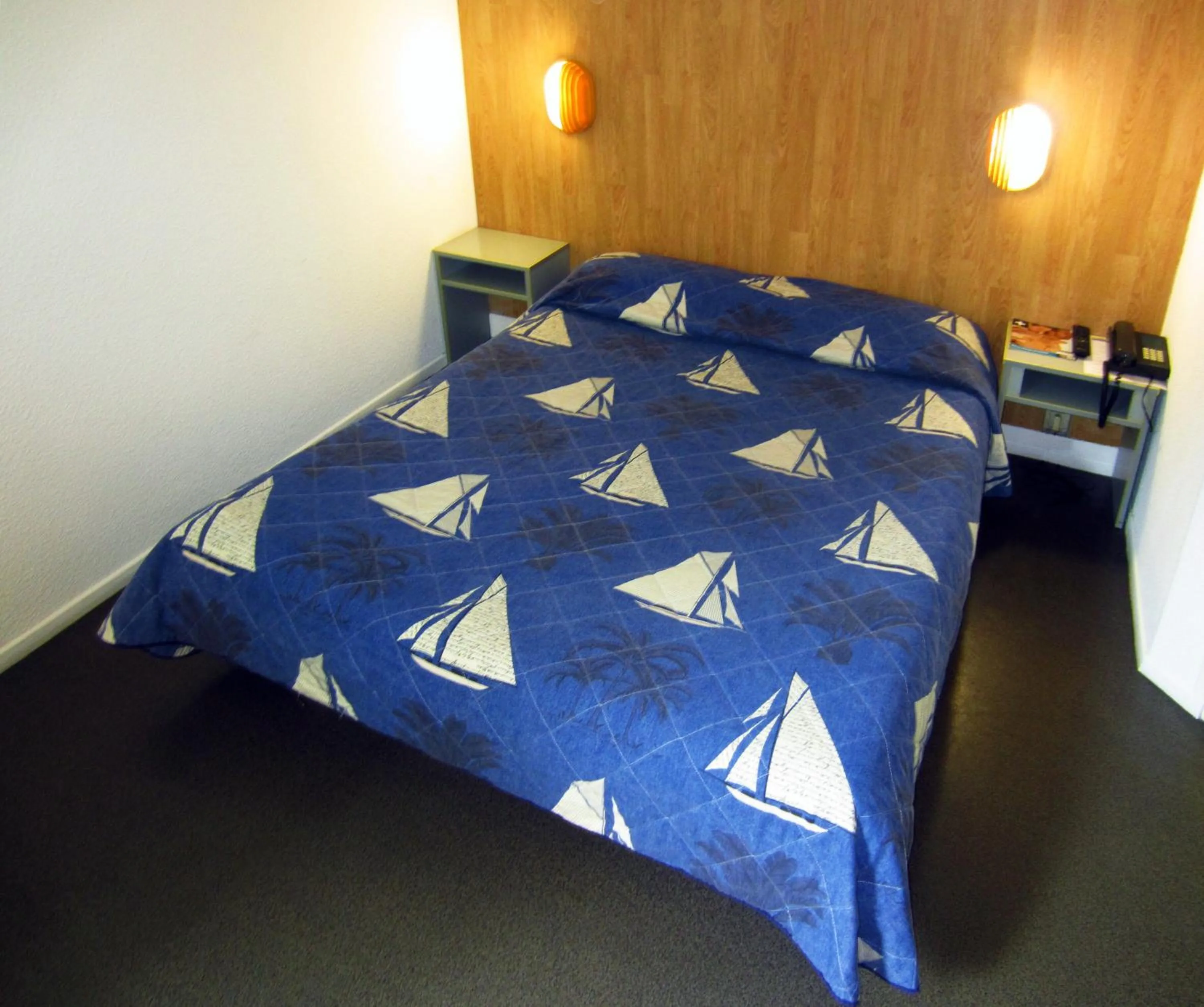 Bed in Hôtel Noctuel Blois Sud