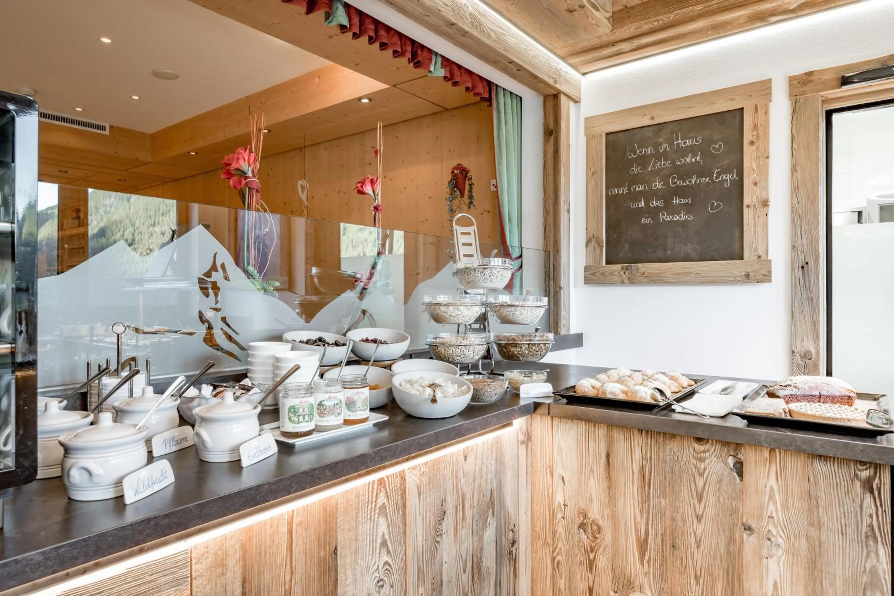 Food and drinks in Hotel Burgstein - alpin & lifestyle