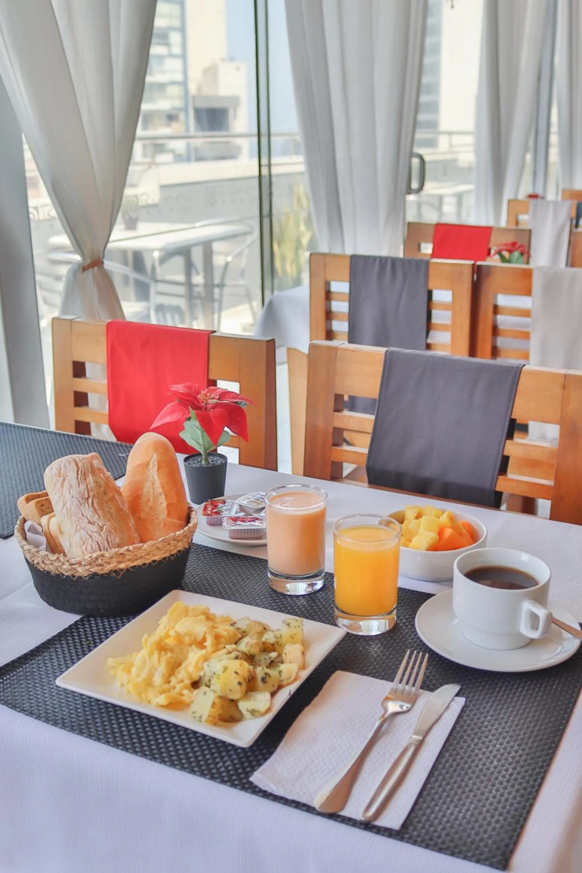 Breakfast in Hotel Boutique Runcu Miraflores