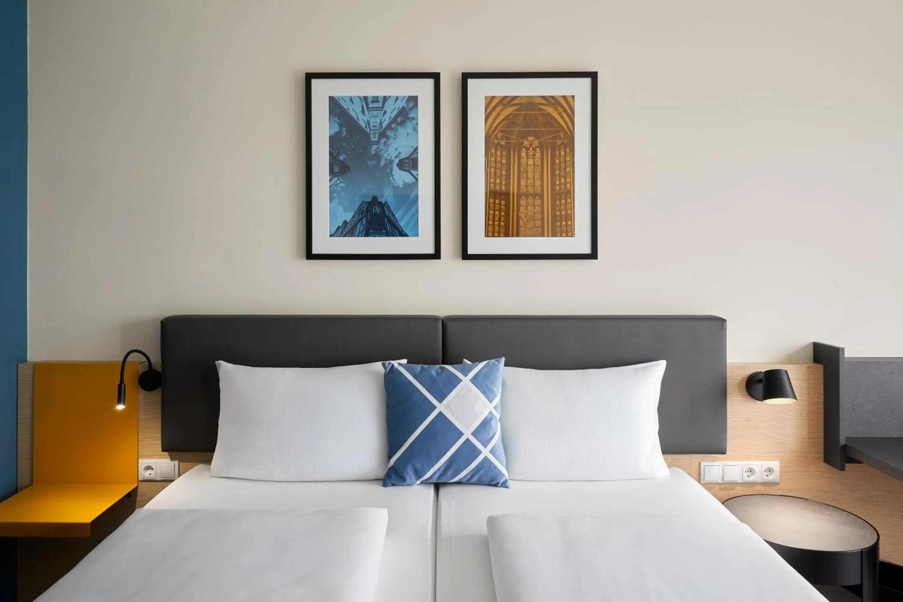 Photo of the whole room, Bed in Four Points Flex by Sheraton Koblenz