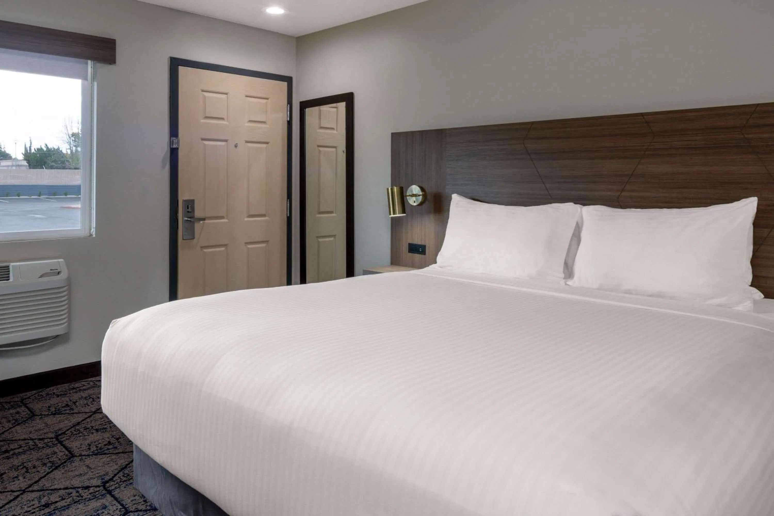 Photo of the whole room, Bed in Ramada by Wyndham Modesto Yosemite Area