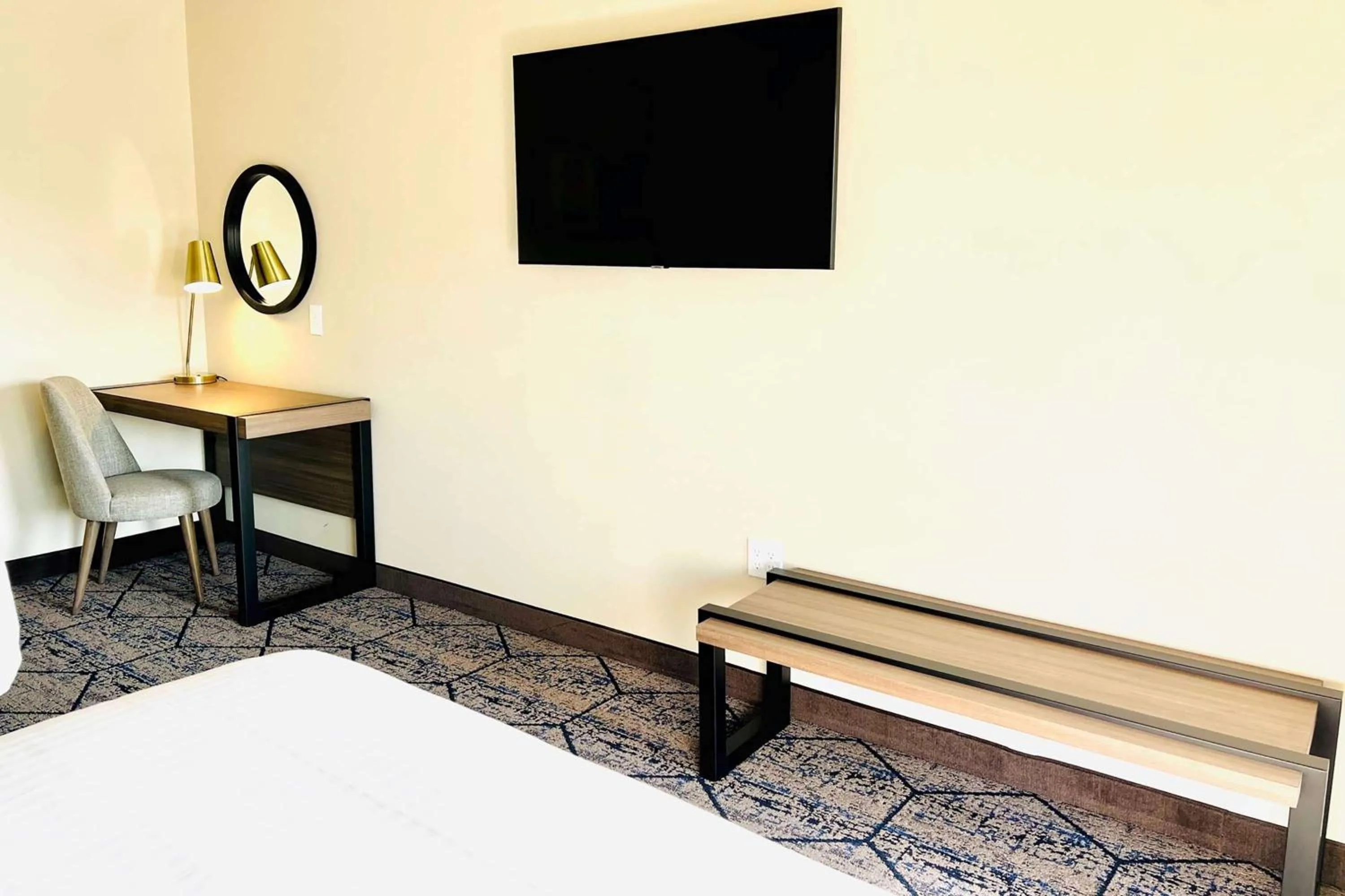 Photo of the whole room, Bed in Ramada by Wyndham Modesto Yosemite Area