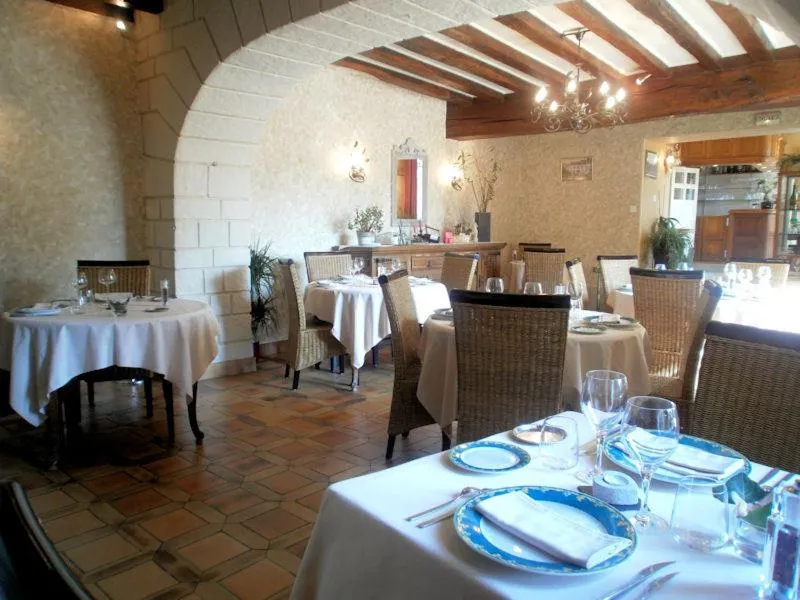 Restaurant/Places to Eat in Logis Hôtel Auberge De L'ecole