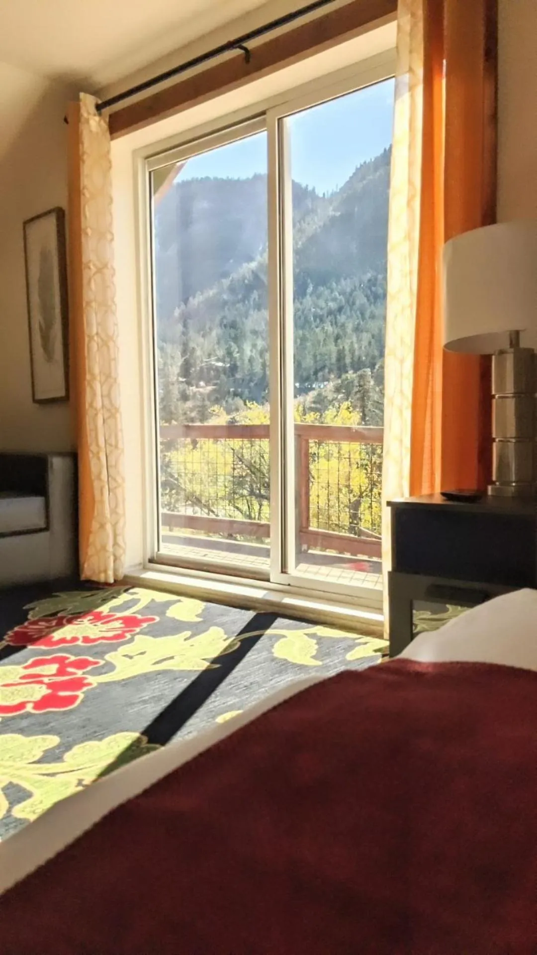 View (from property/room), Bed in Green Mountain Falls Lodge