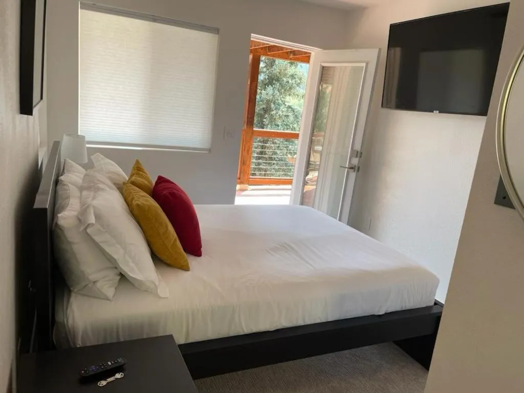 Bed in Green Mountain Falls Lodge