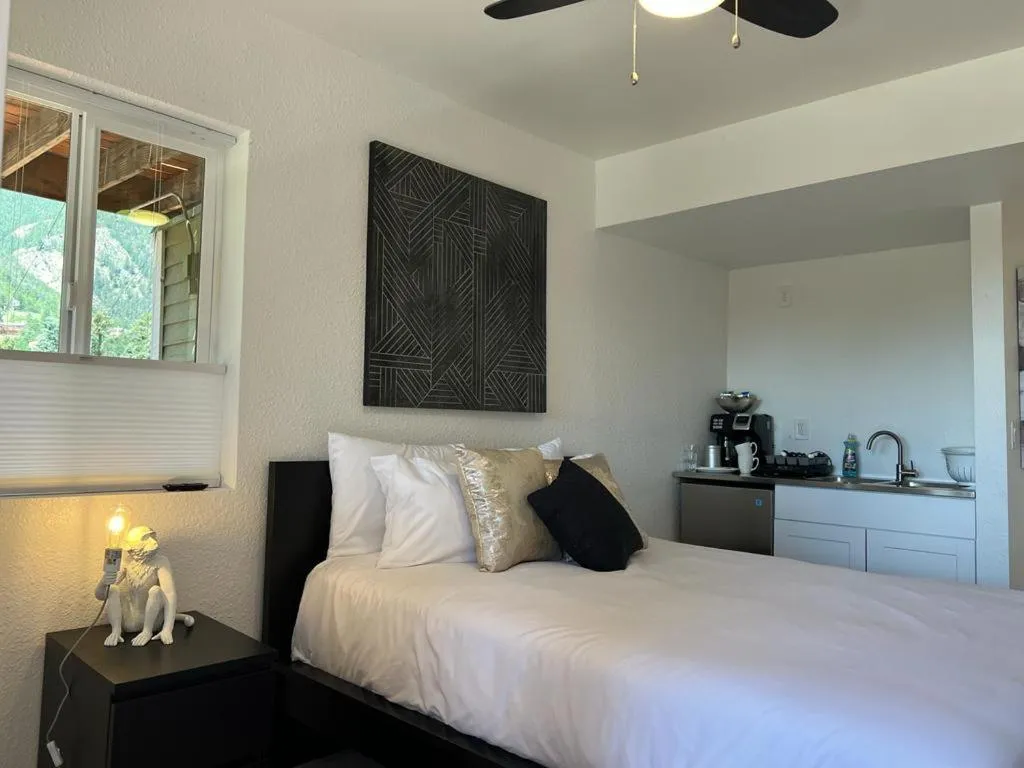 Bed in Green Mountain Falls Lodge