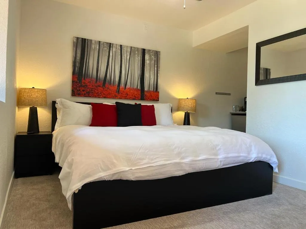 Bed in Green Mountain Falls Lodge