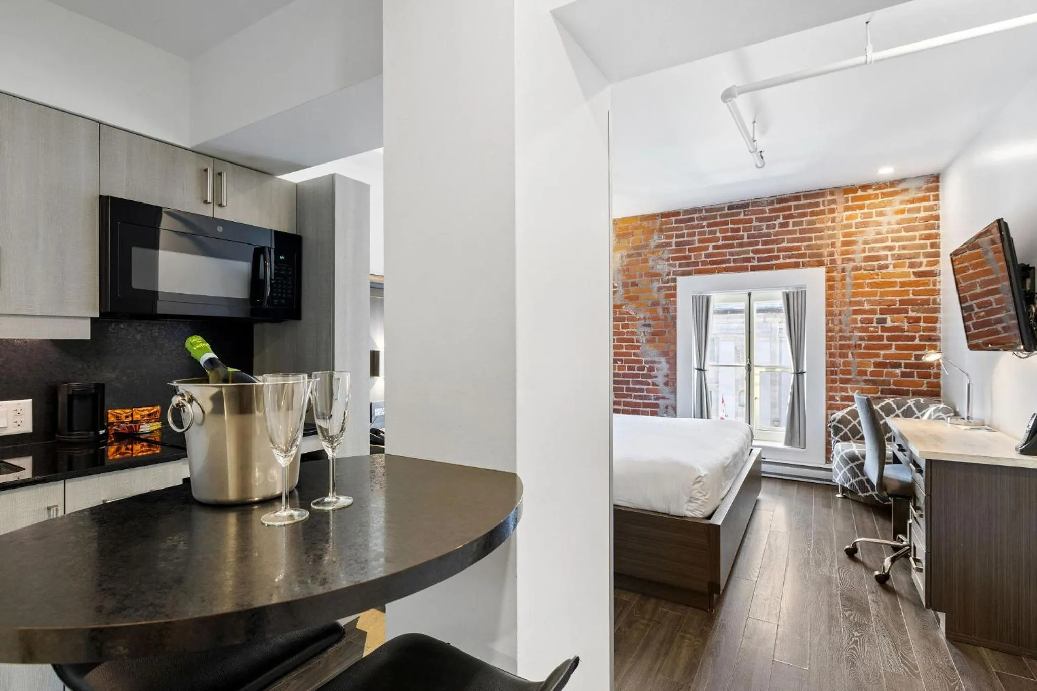 Photo of the whole room, Bed in Hotel Port-Royal