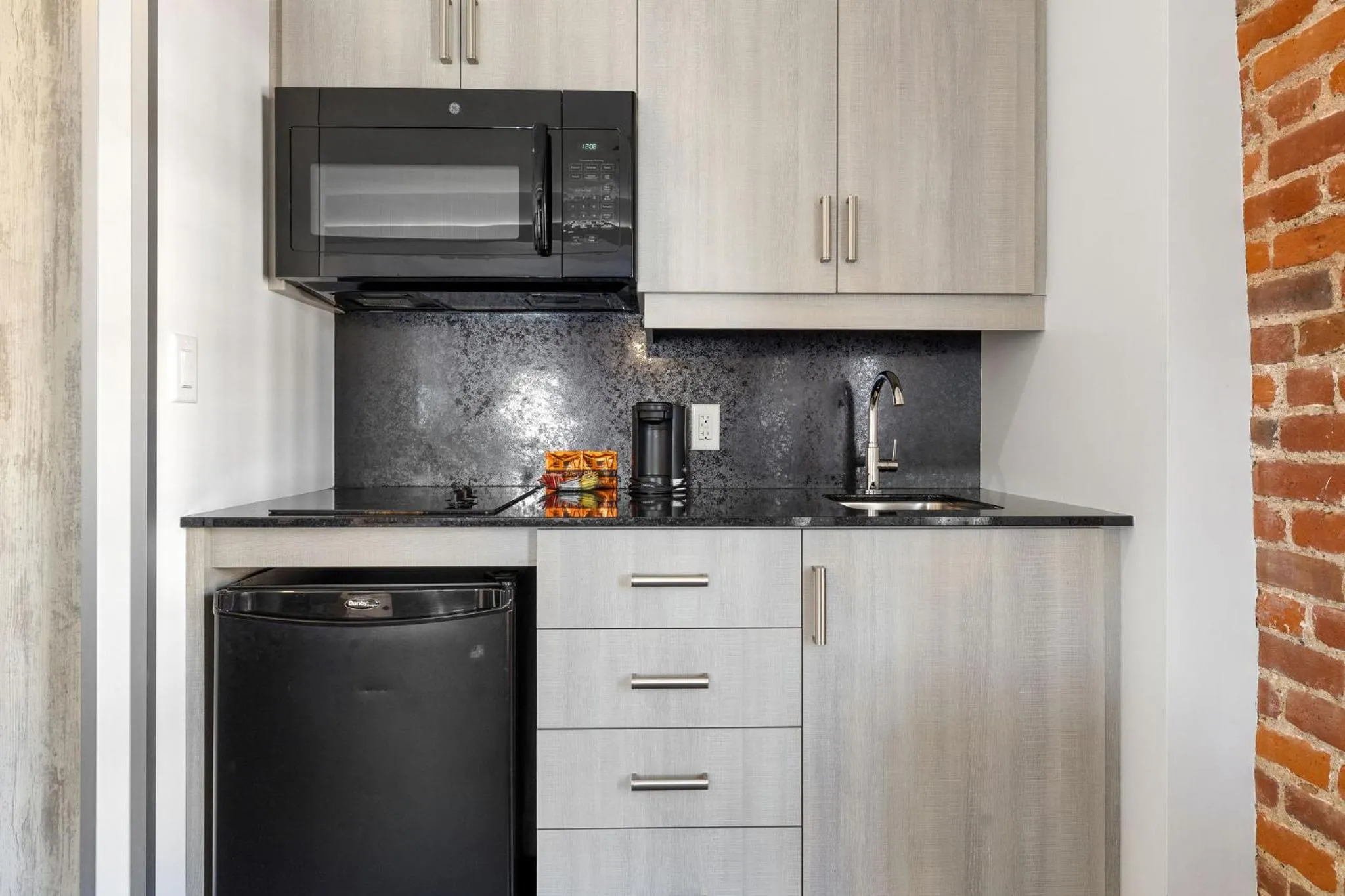 Kitchen or kitchenette in Hotel Port-Royal