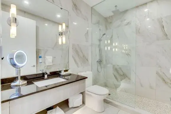 Deluxe room / Kitchenette / Artificial green wall view / Animals Permitted ($) in Hotel Port-Royal Deluxe room / Kitchenette / Artificial green wall view / Animals Permitted ($) in Hotel Port-Royal