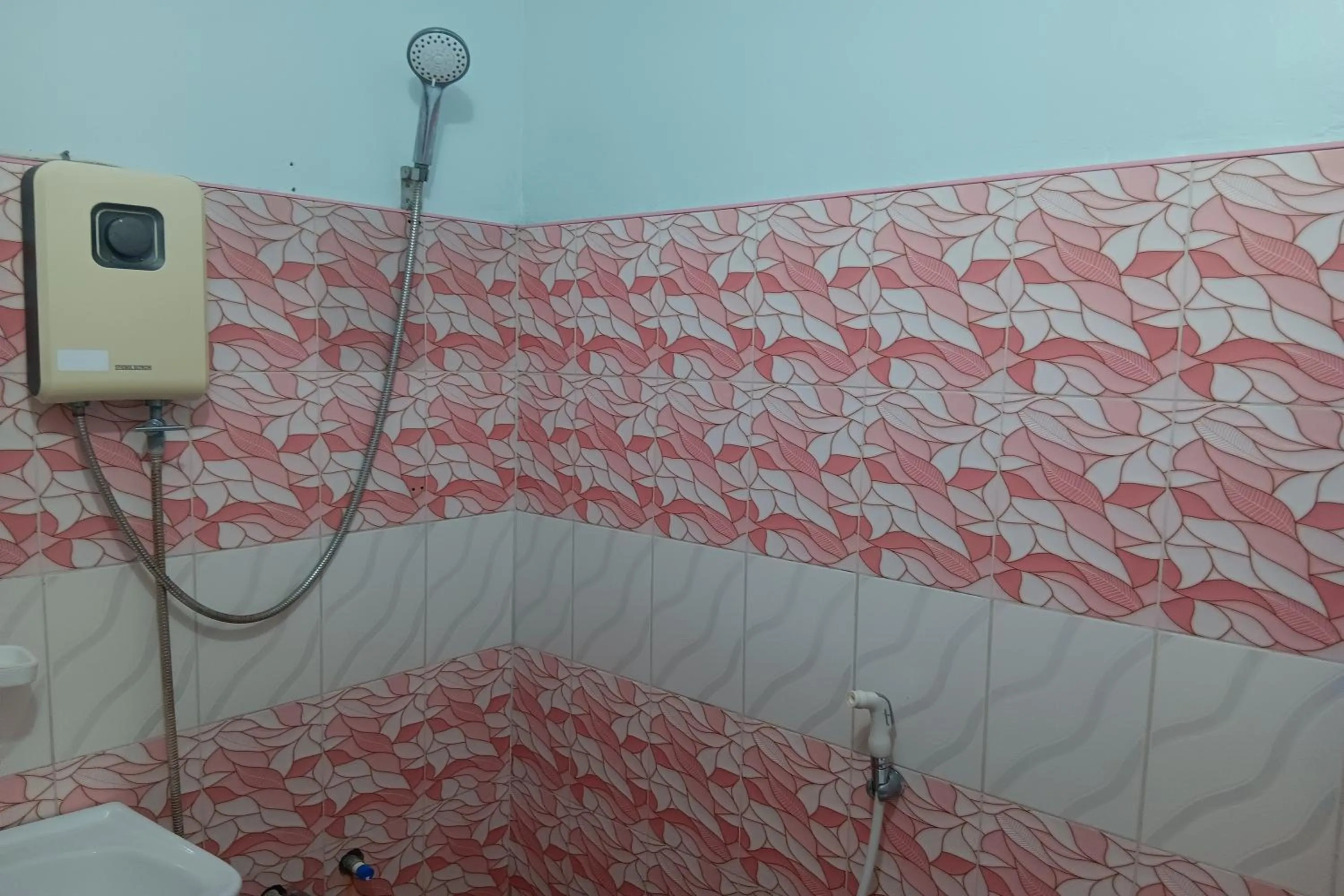 Bathroom in FNT Transient House near Hundred Islands