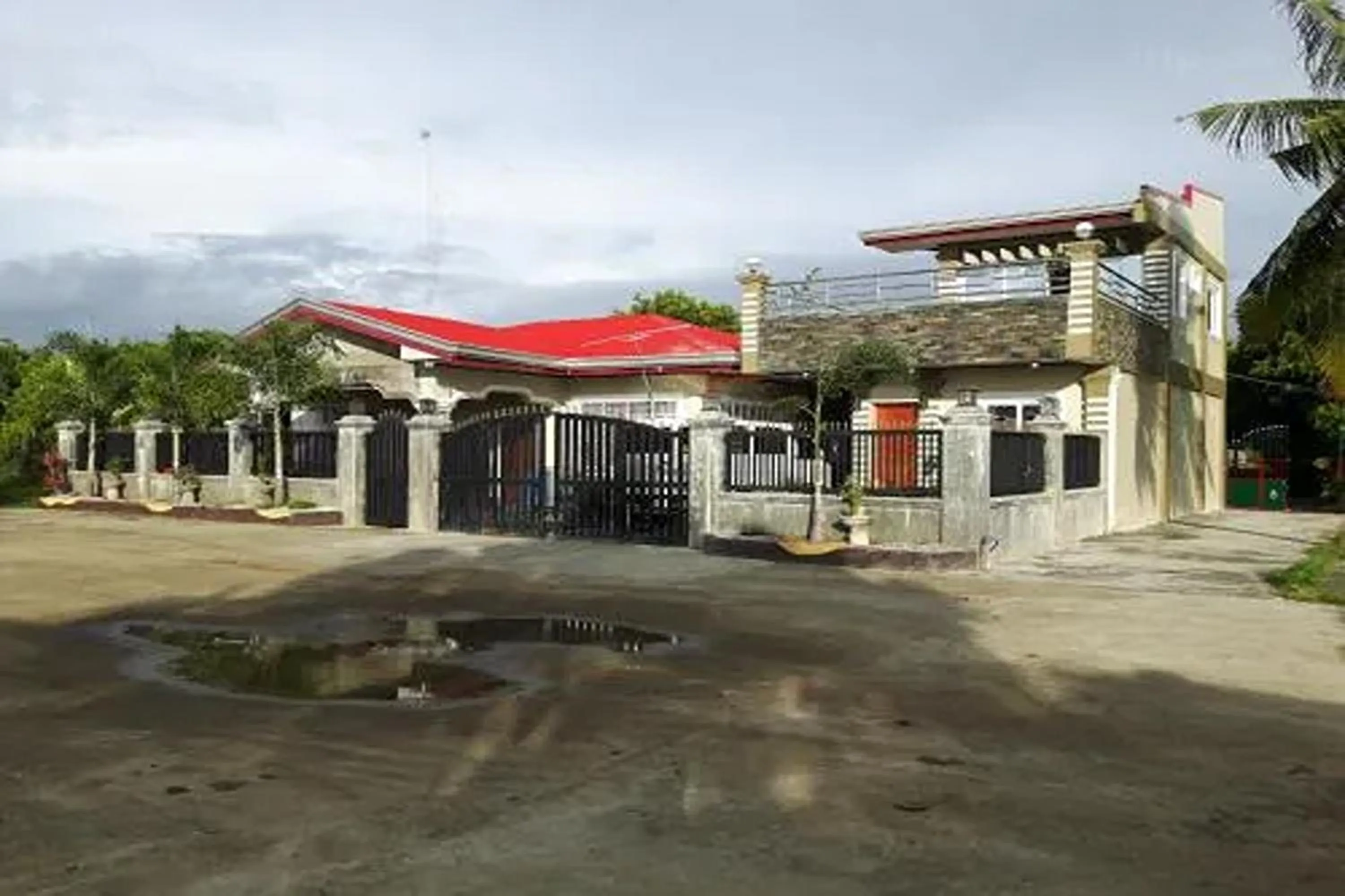 Property building in FNT Transient House near Hundred Islands