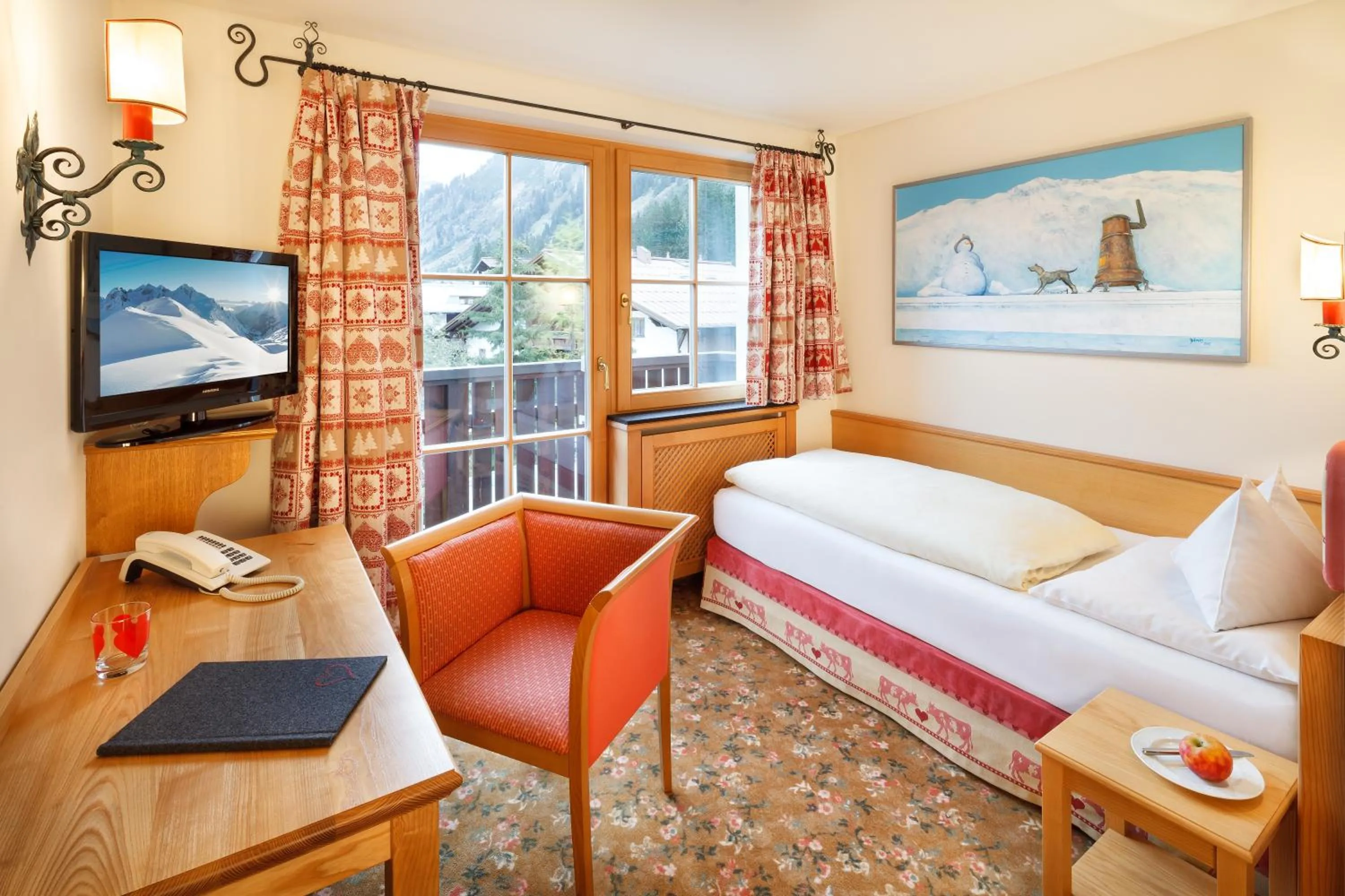 Bedroom, Bed in Hotel Lech & Residenz Chesa Rosa