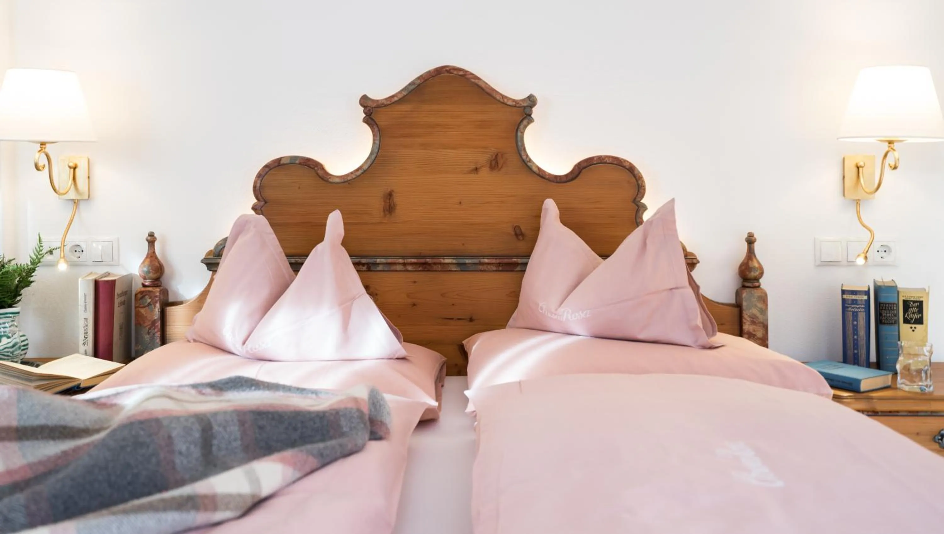 Bed in Hotel Lech & Residenz Chesa Rosa