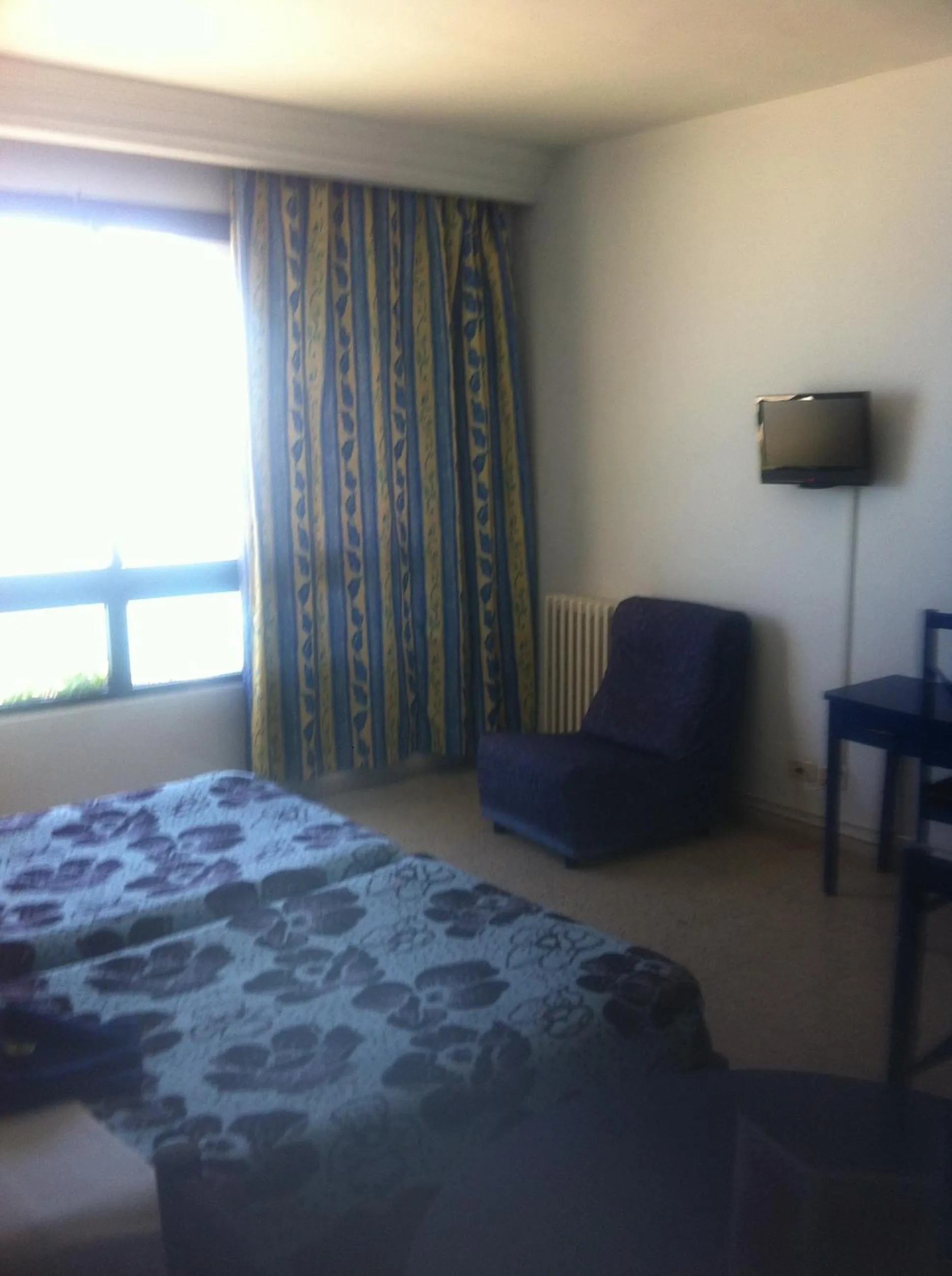 Photo of the whole room, Bed in Residence Boujaafar