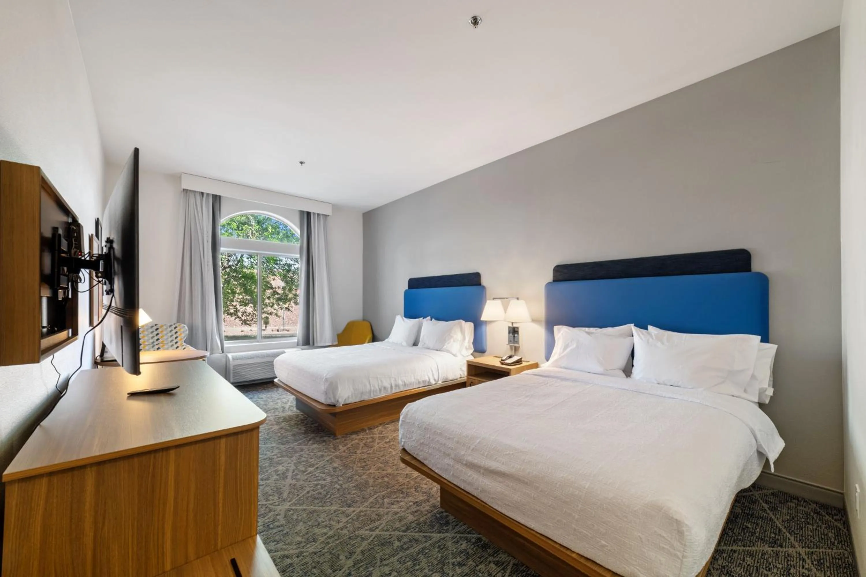 Bed in Hampton Inn & Suites by Hilton Mesquite