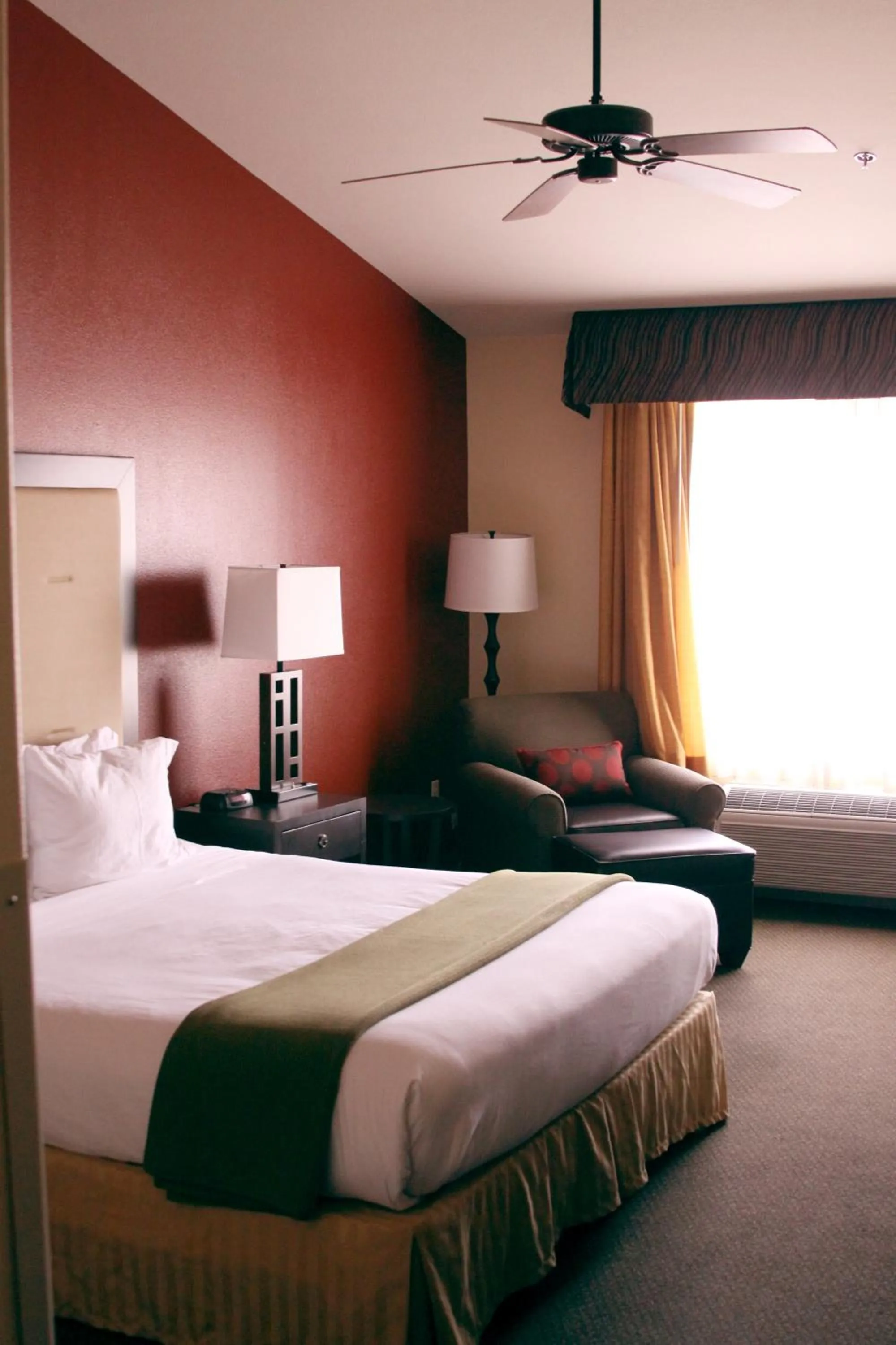 Photo of the whole room, Bed in Holiday Inn Express & Suites Mesquite Nevada, an IHG Hotel