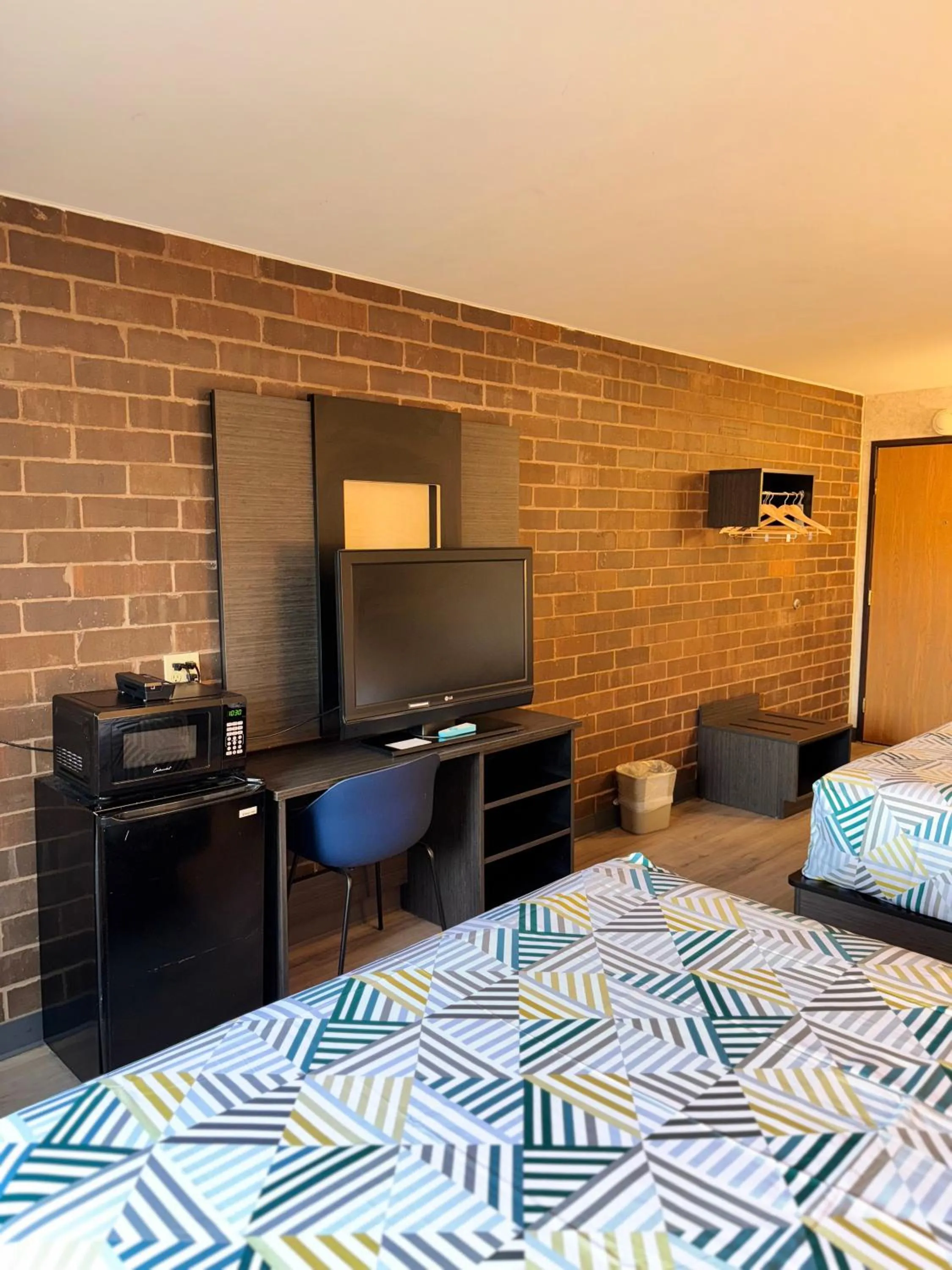 Bedroom, Bed in Motel 6-Eau Claire, WI