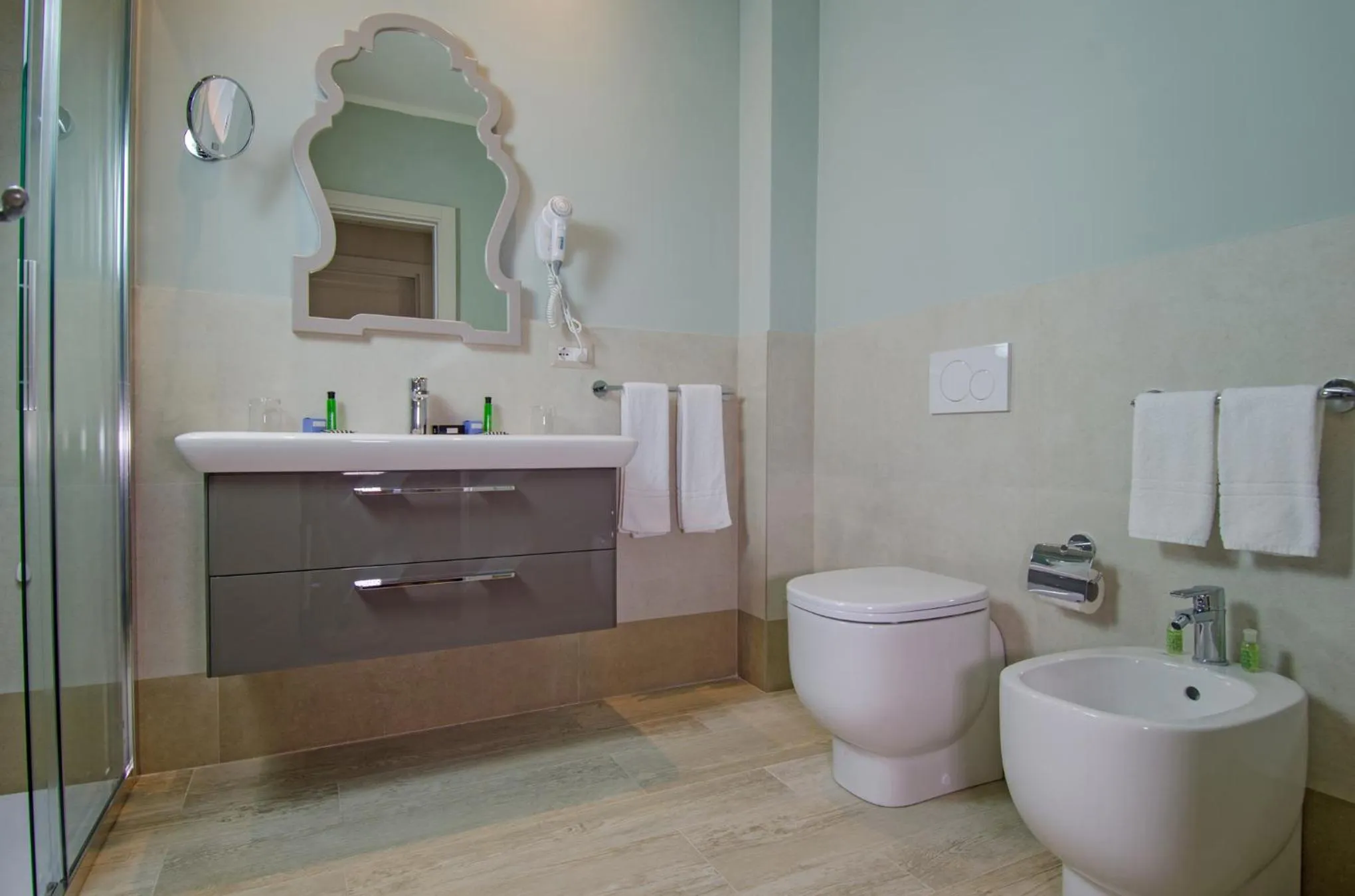 Bathroom in Les Sables Noirs & Spa