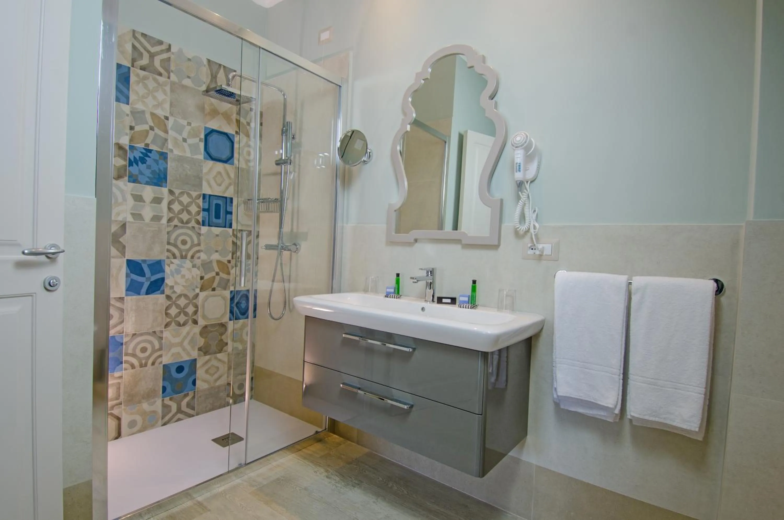 Bathroom in Les Sables Noirs & Spa