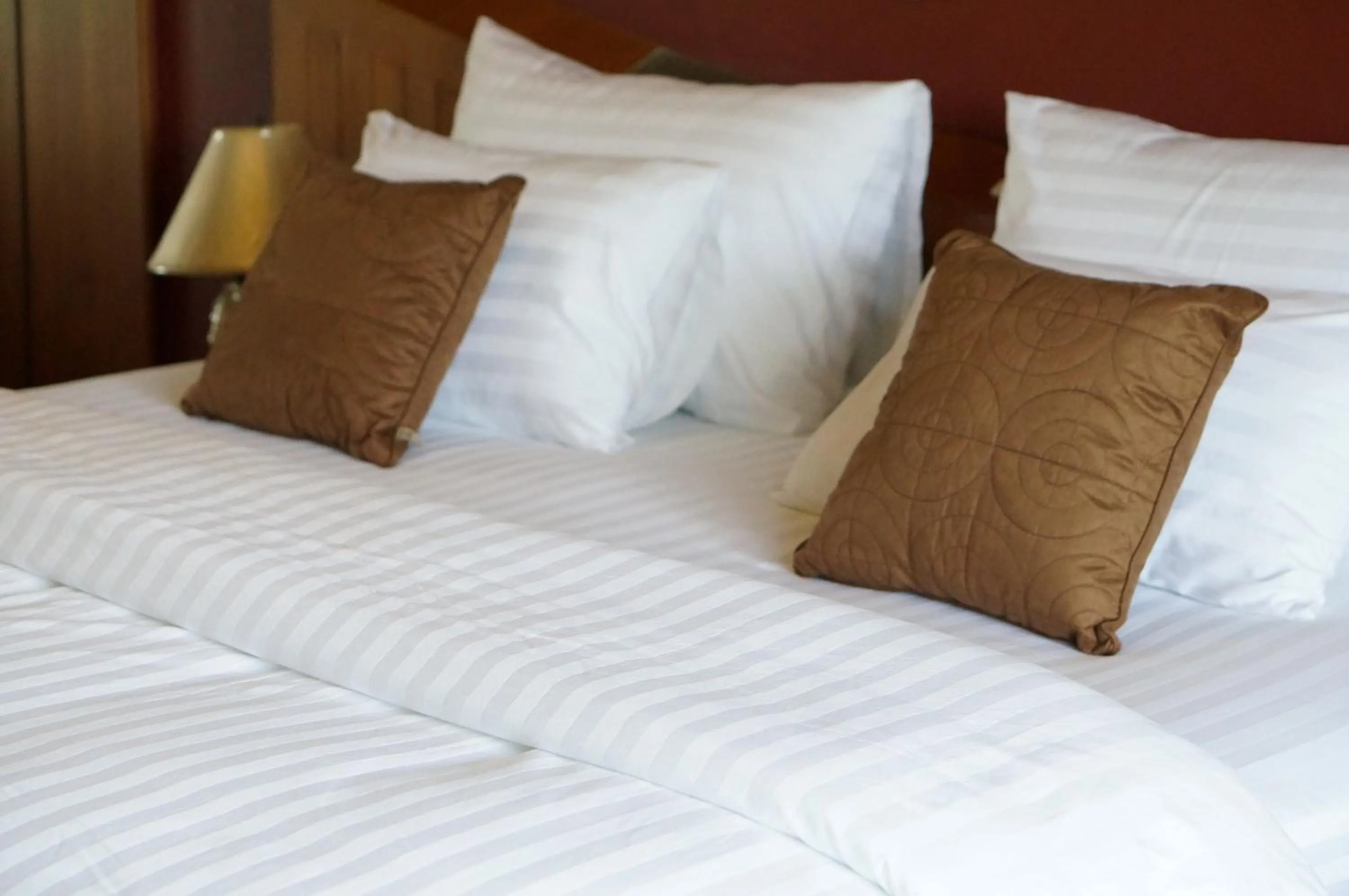 Bed in Country Lake View Hotel