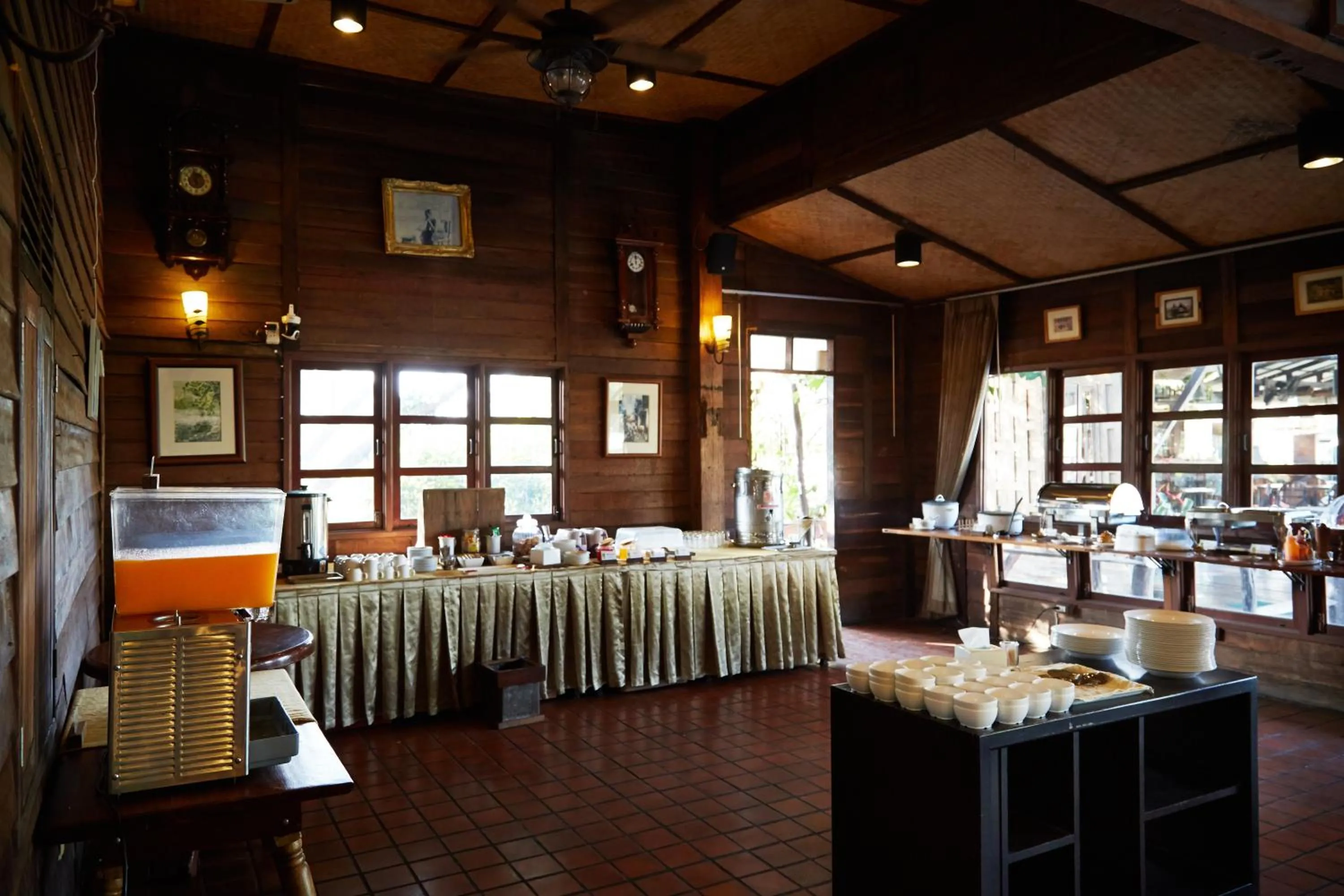 Buffet breakfast in Country Lake View Hotel