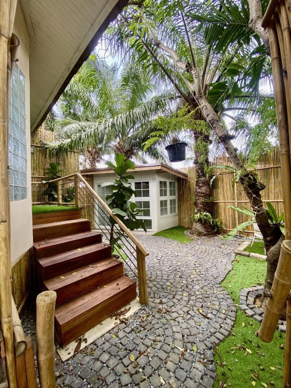 Country Lake View Hotel