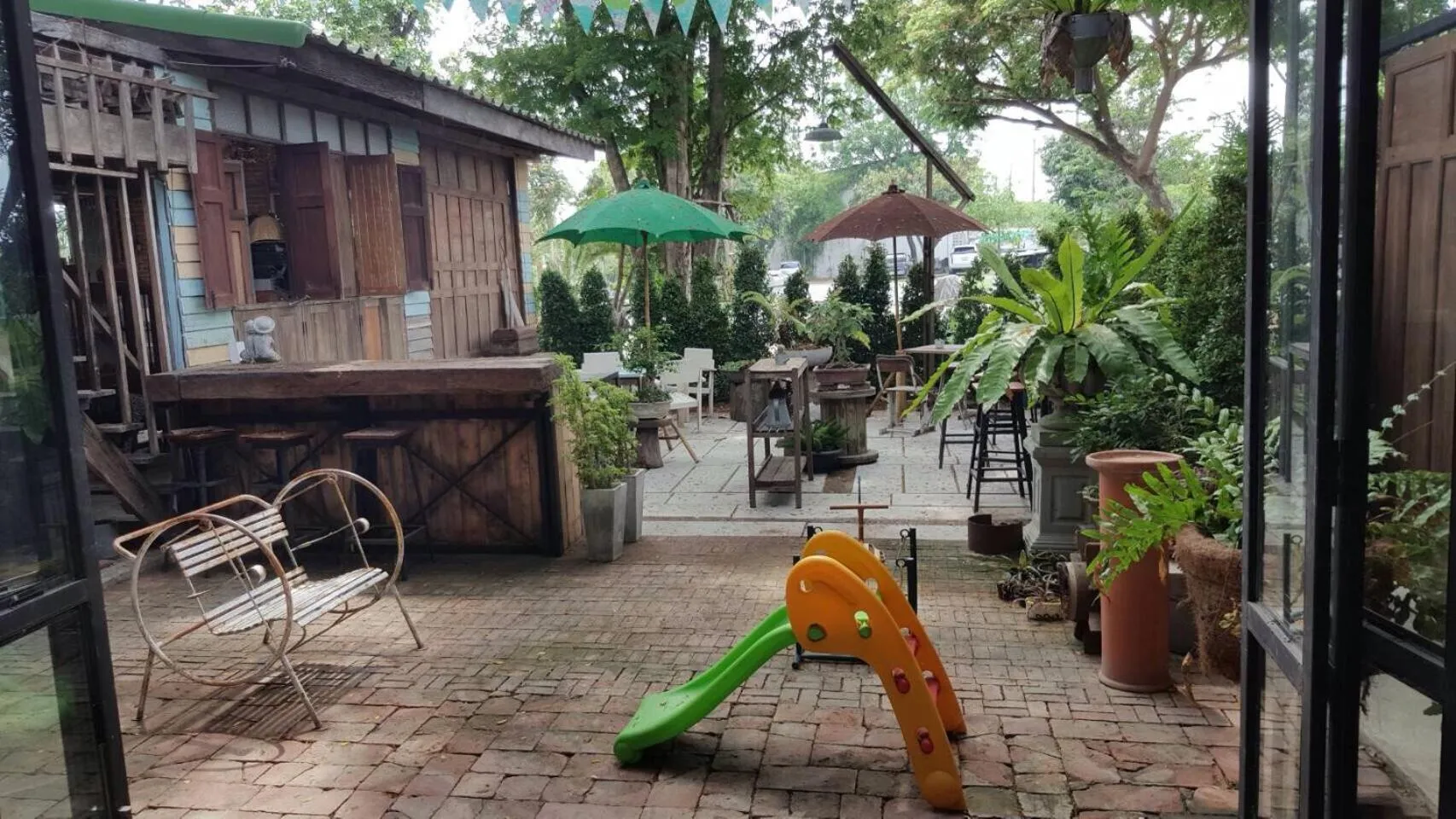 Patio in Country Lake View Hotel