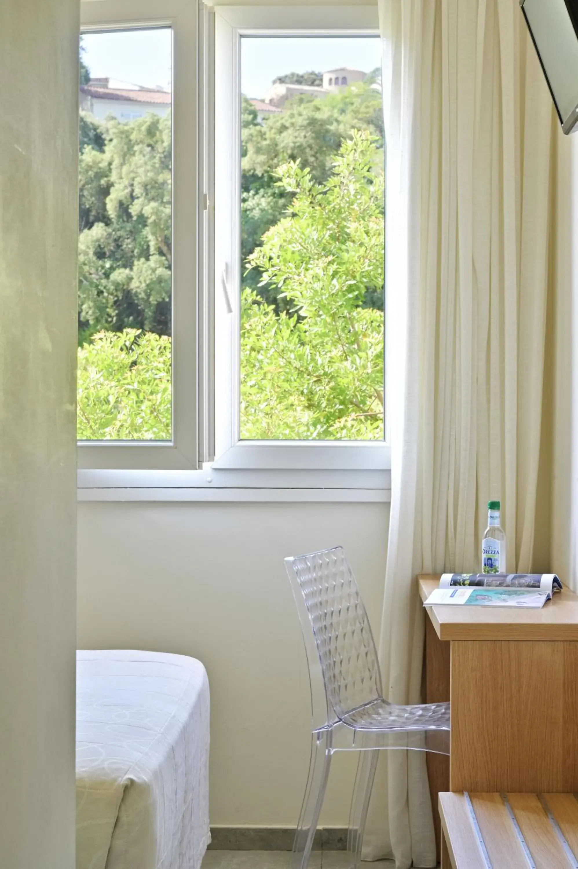 Traditional Double Room in Hôtel de Porticcio Traditional Double Room in Hôtel de Porticcio