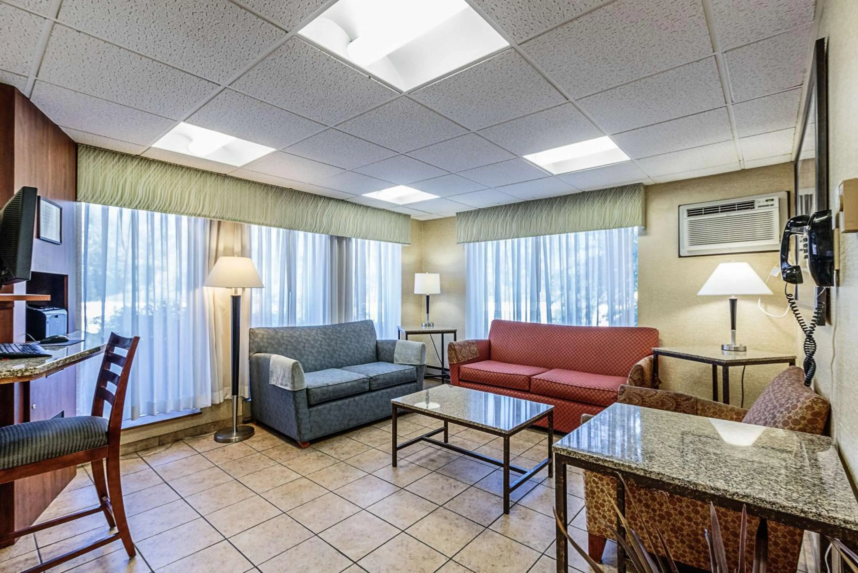 Communal lounge/ TV room in Motel 6-La Crosse, WI