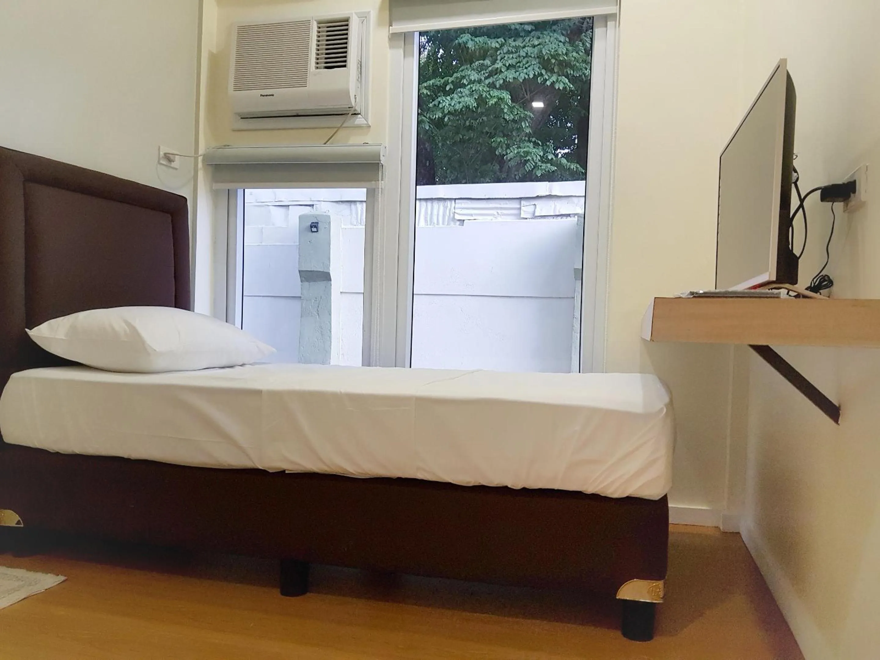 Bed in The Leaf House