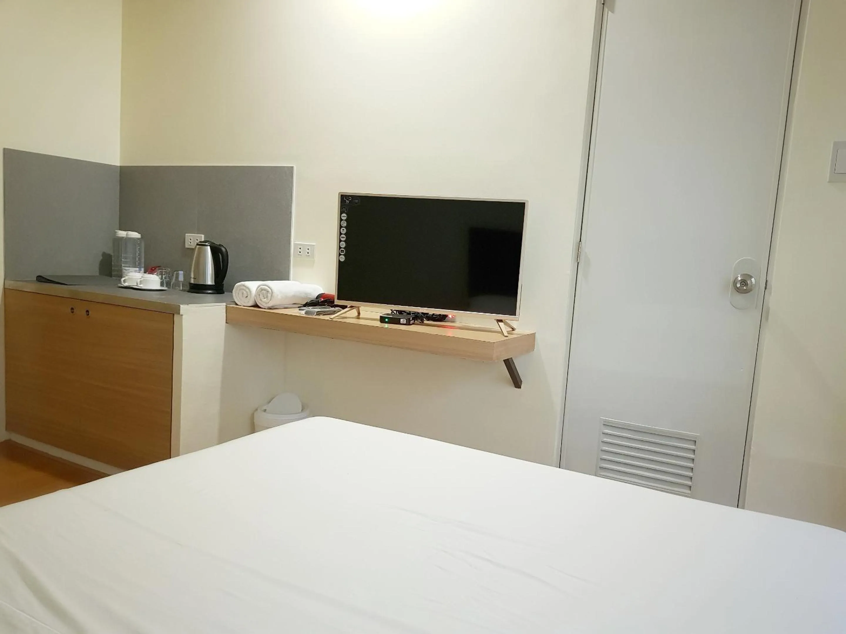 Bed in The Leaf House