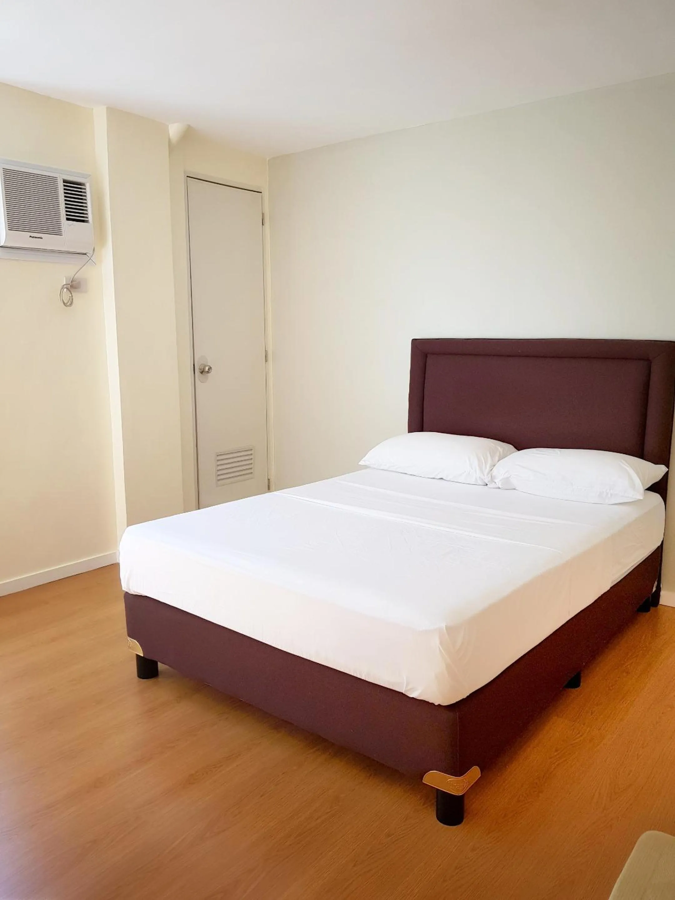 Bed in The Leaf House