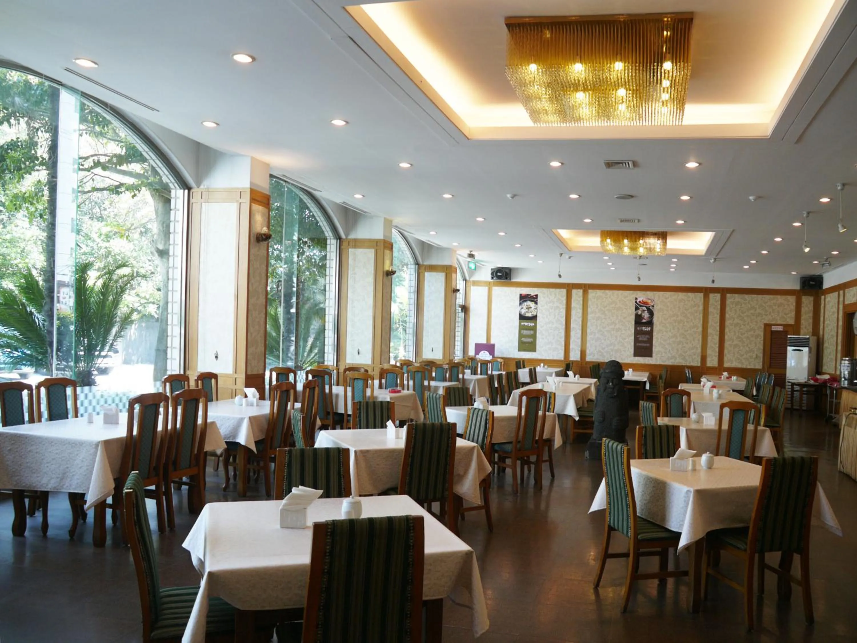 Restaurant/places to eat in Pearl Hotel Jeju