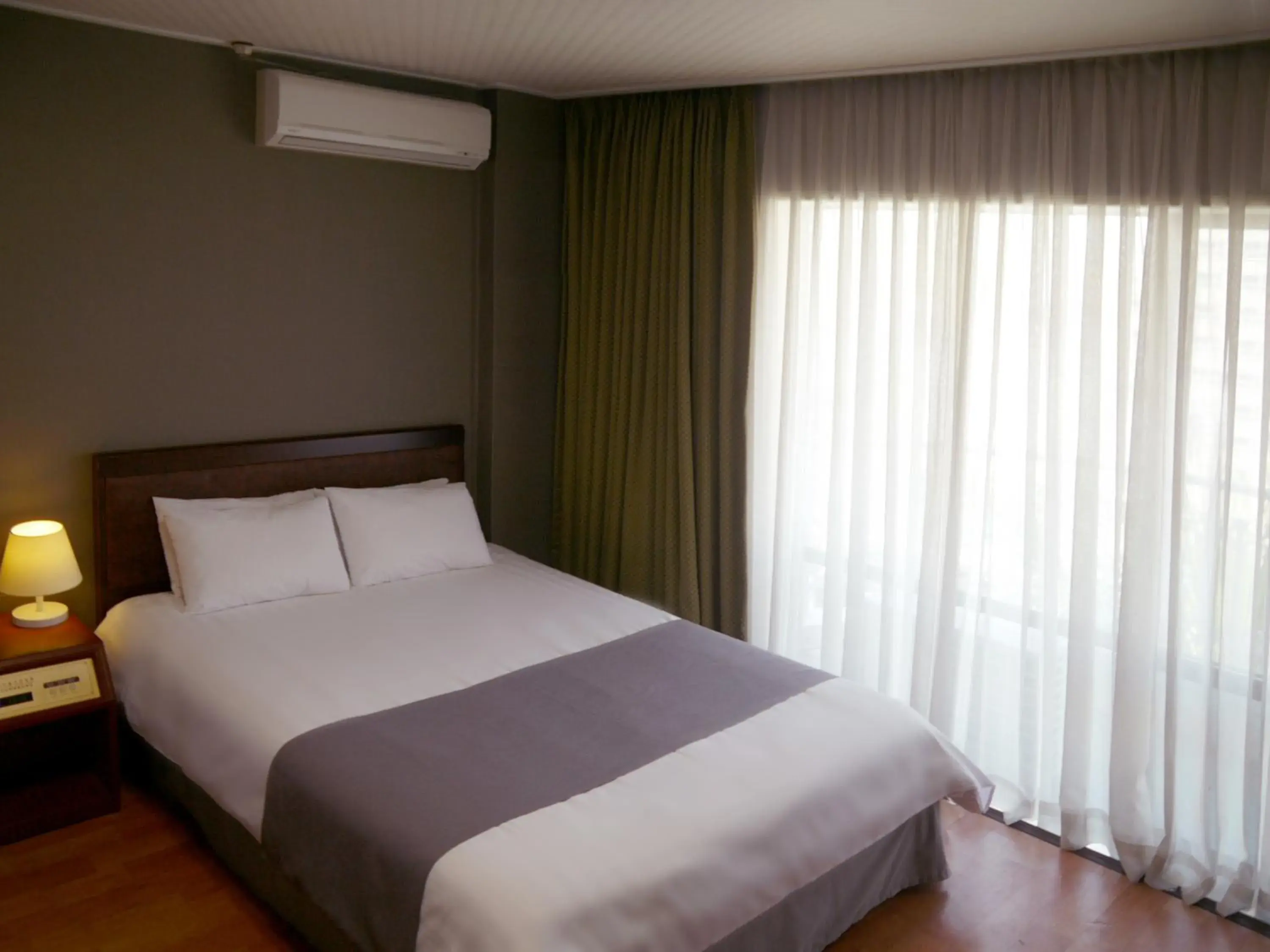 Standard Double Room in Pearl Hotel Jeju Standard Double Room in Pearl Hotel Jeju