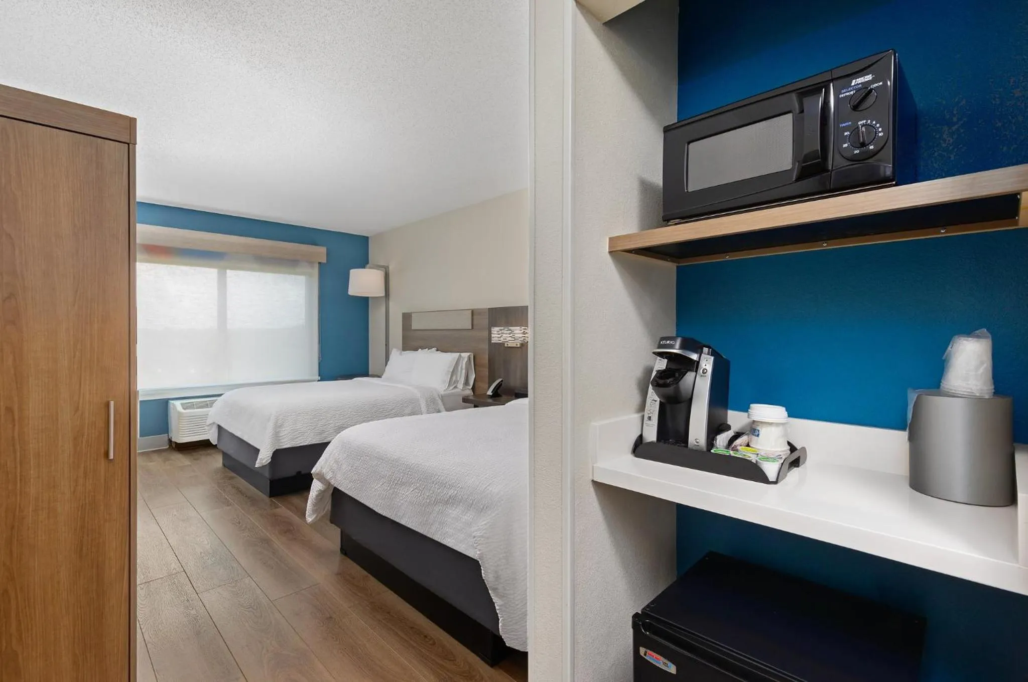 Photo of the whole room, Bed in Holiday Inn Express Hotel & Suites Ooltewah Springs - Chattanooga by IHG