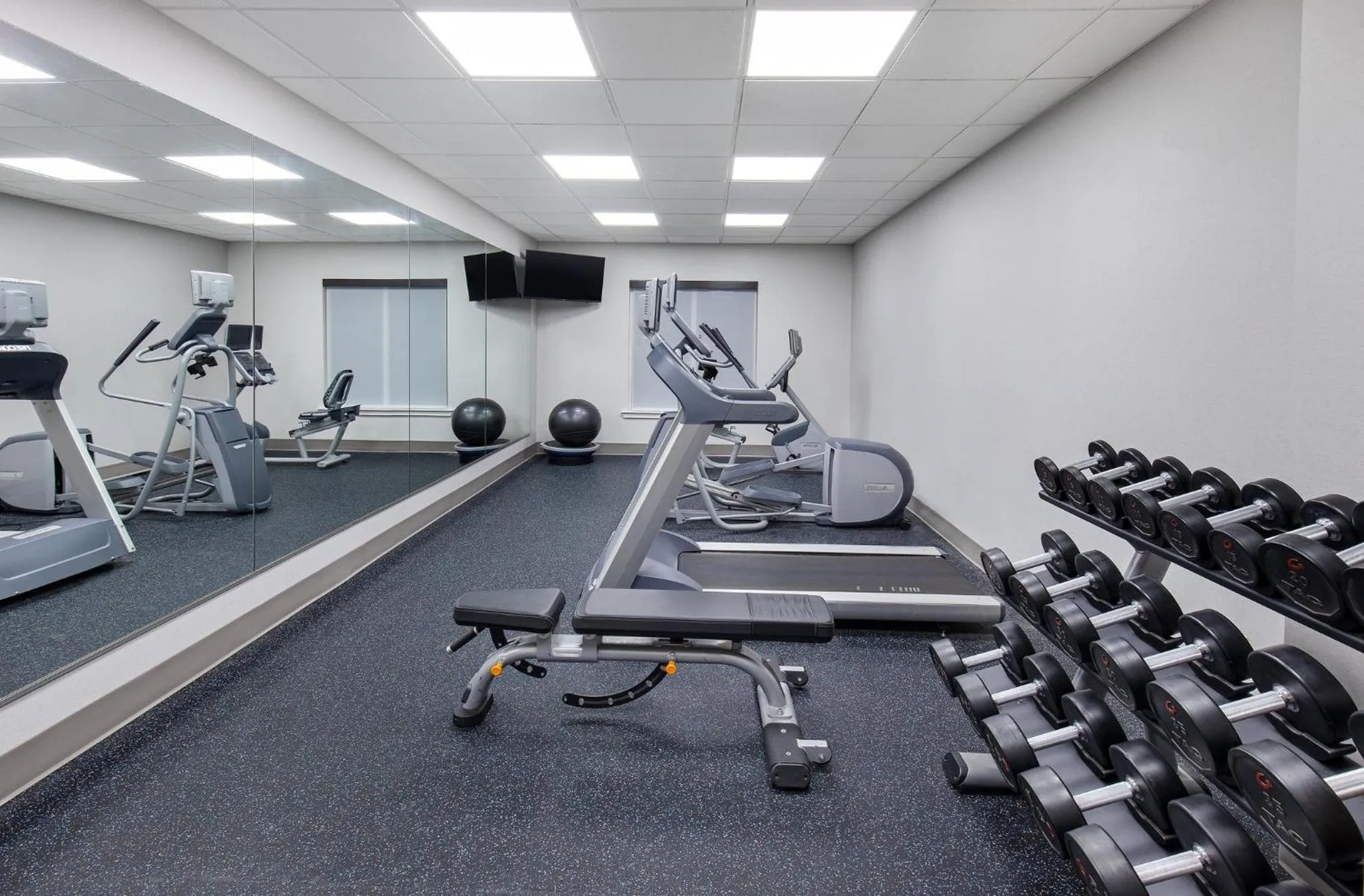 Fitness centre/facilities in Holiday Inn Express Hotel & Suites Ooltewah Springs - Chattanooga by IHG