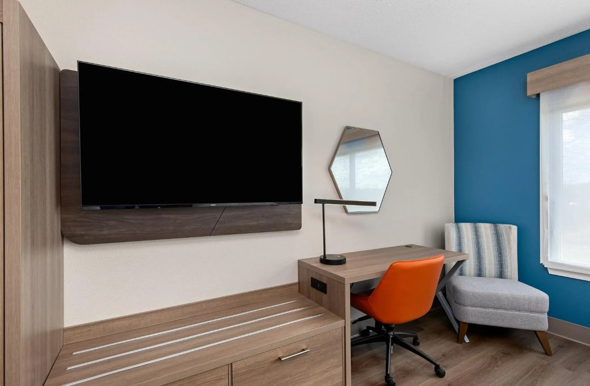 Photo of the whole room in Holiday Inn Express Hotel & Suites Ooltewah Springs - Chattanooga by IHG