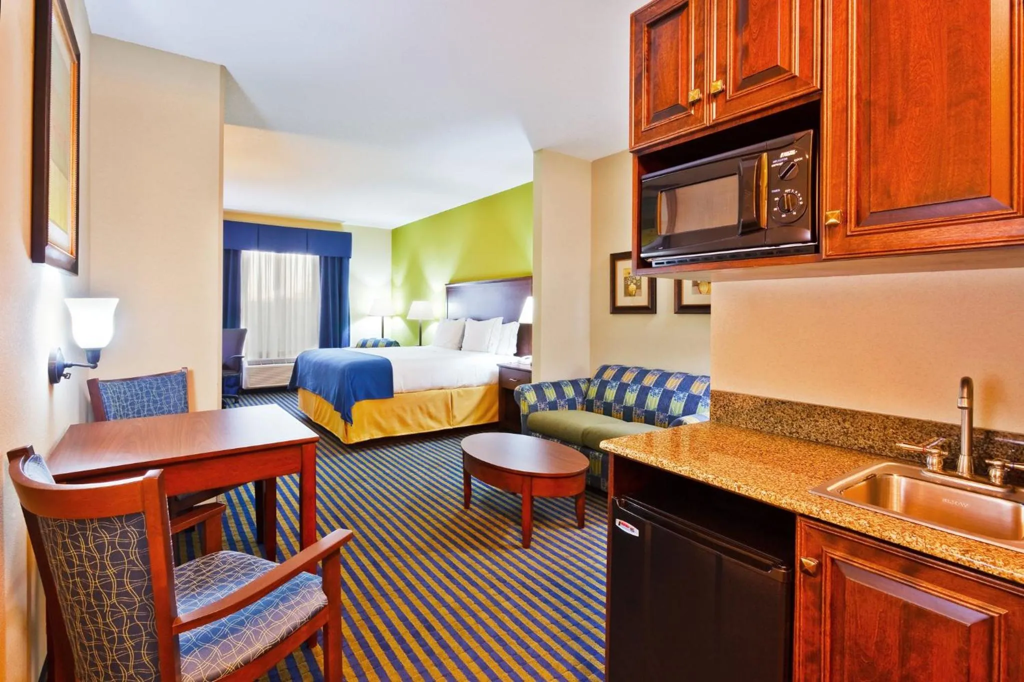 Bedroom in Holiday Inn Express Hotel & Suites Ooltewah Springs - Chattanooga by IHG