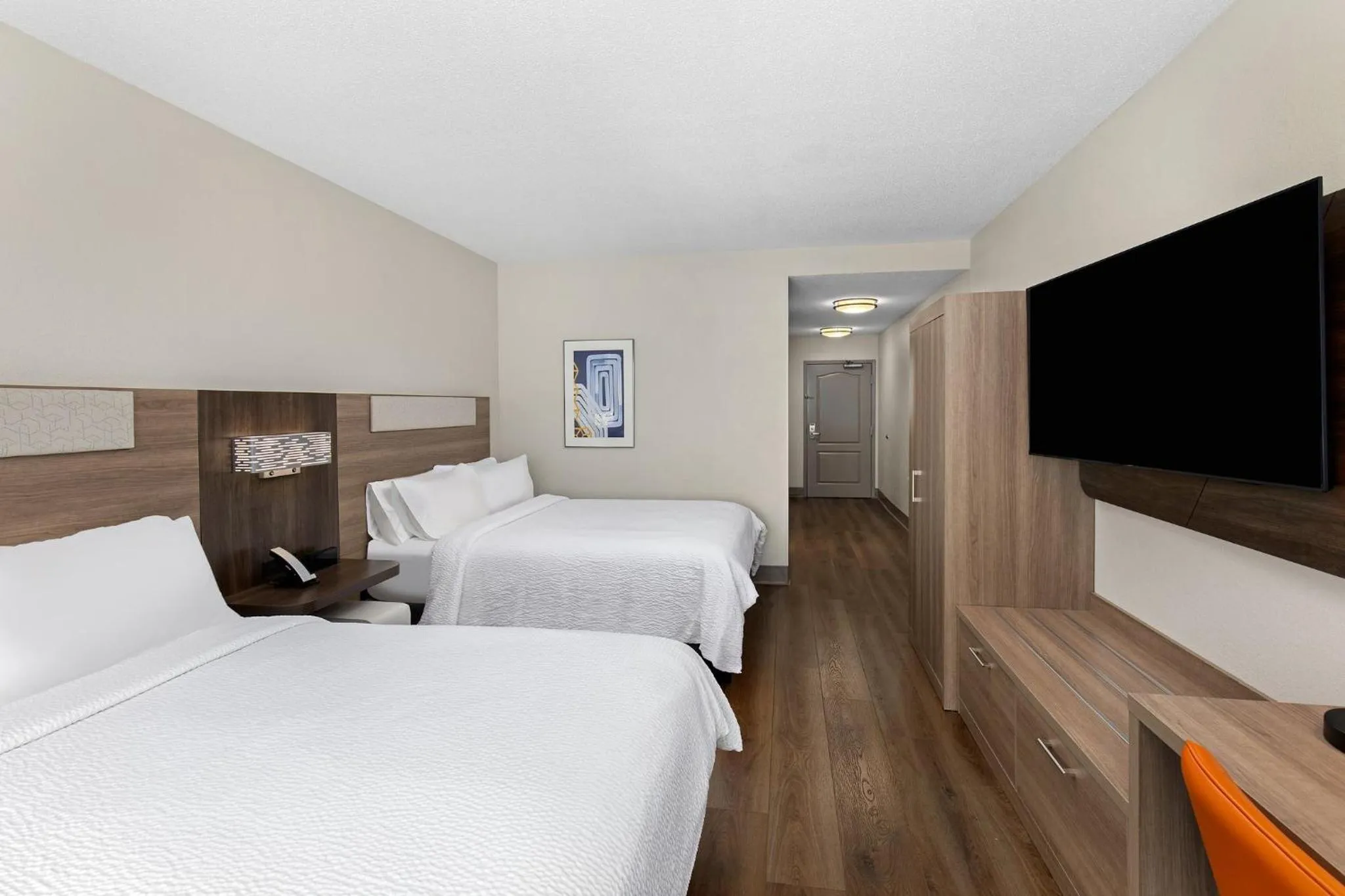 Photo of the whole room, Bed in Holiday Inn Express Hotel & Suites Ooltewah Springs - Chattanooga by IHG