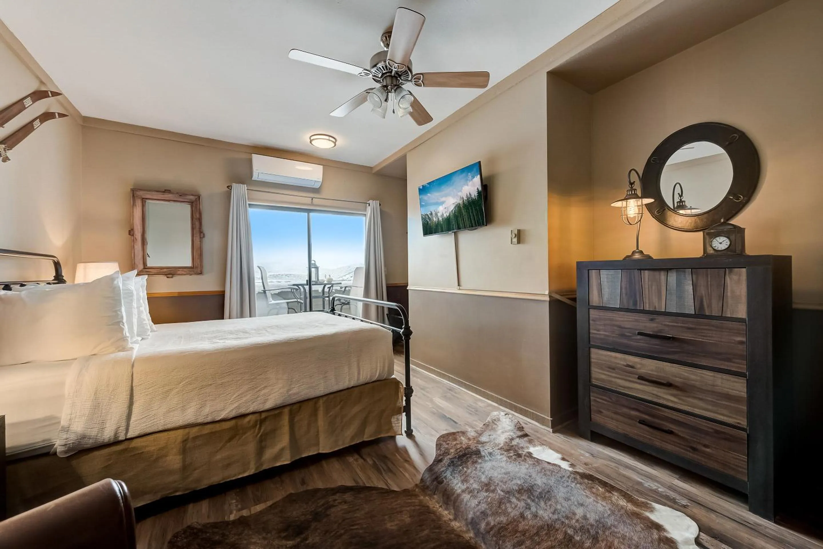 Bed in The Lodge at the Mountain Village by All Seasons Resort Lodging