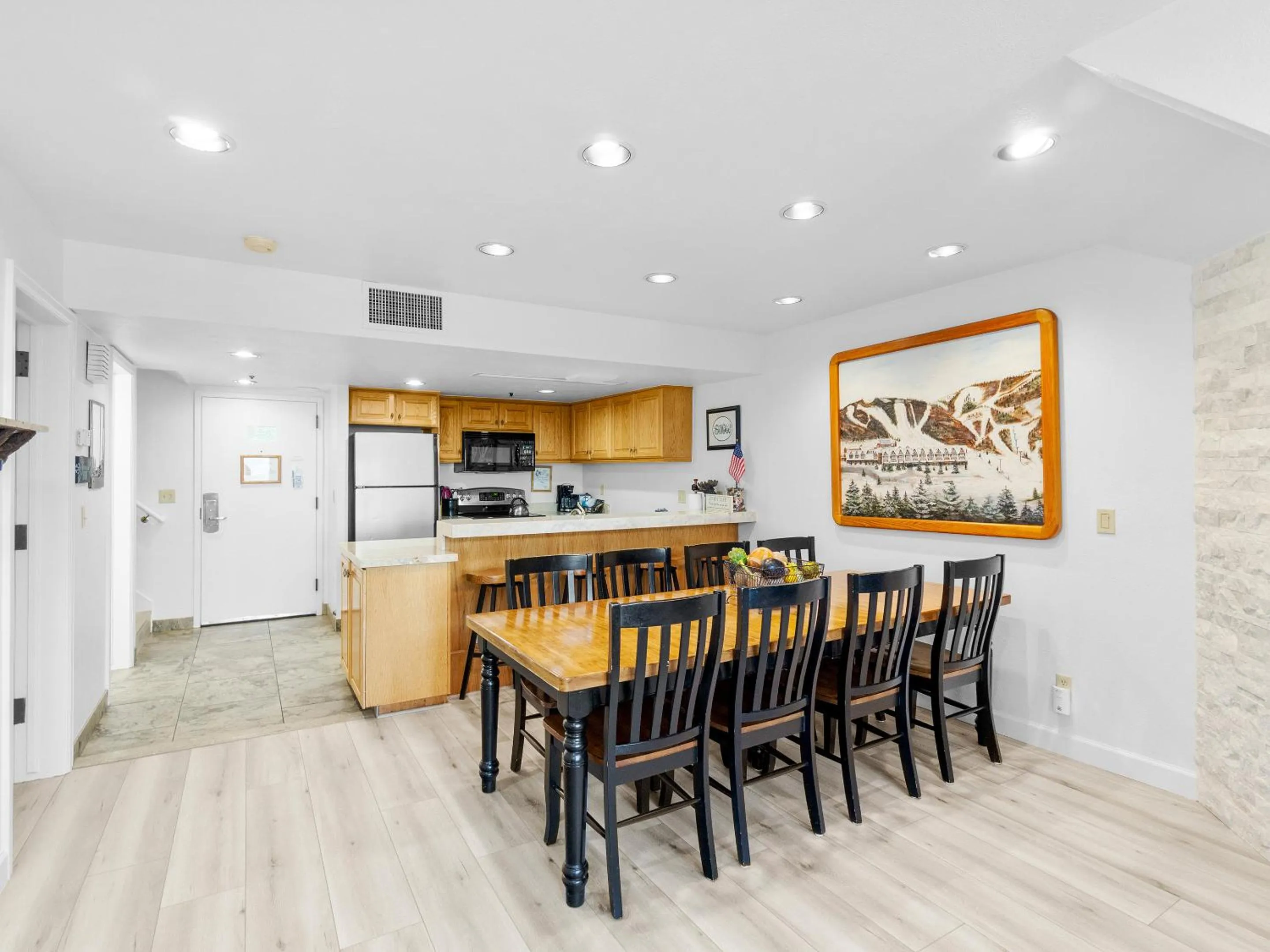 Dining area in The Lodge at the Mountain Village by All Seasons Resort Lodging