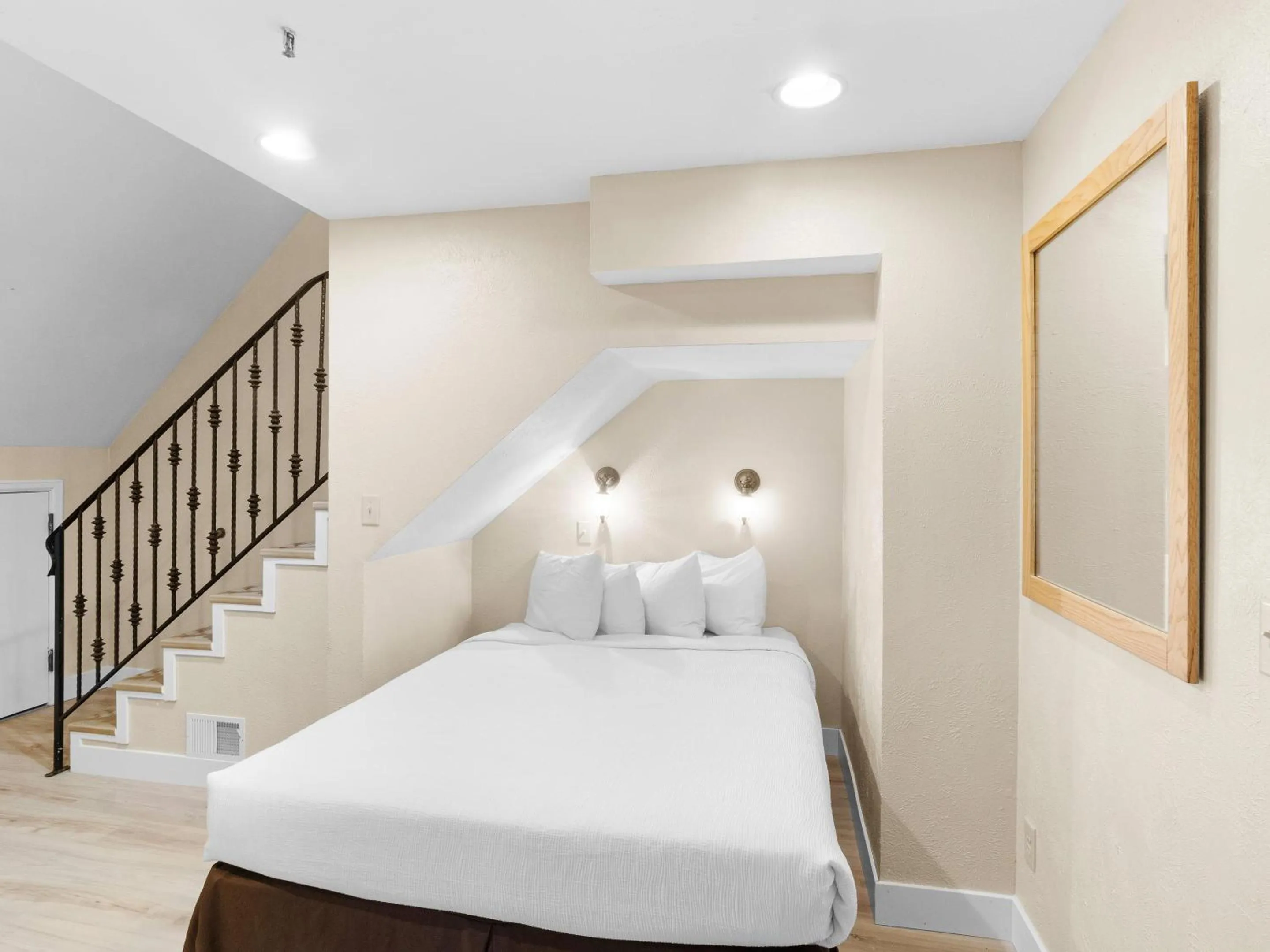 Bed in The Lodge at the Mountain Village by All Seasons Resort Lodging