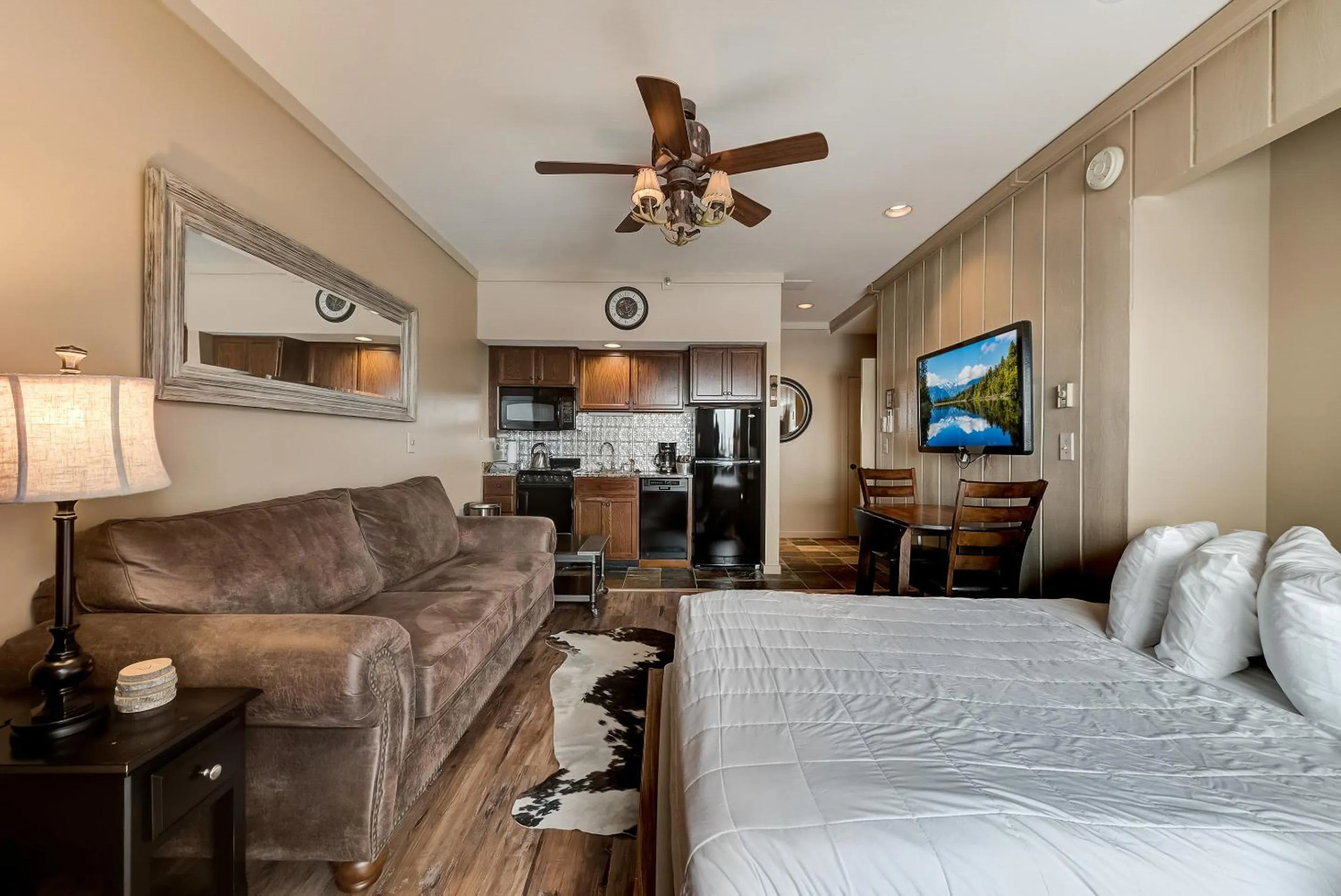 Bed in The Lodge at the Mountain Village by All Seasons Resort Lodging