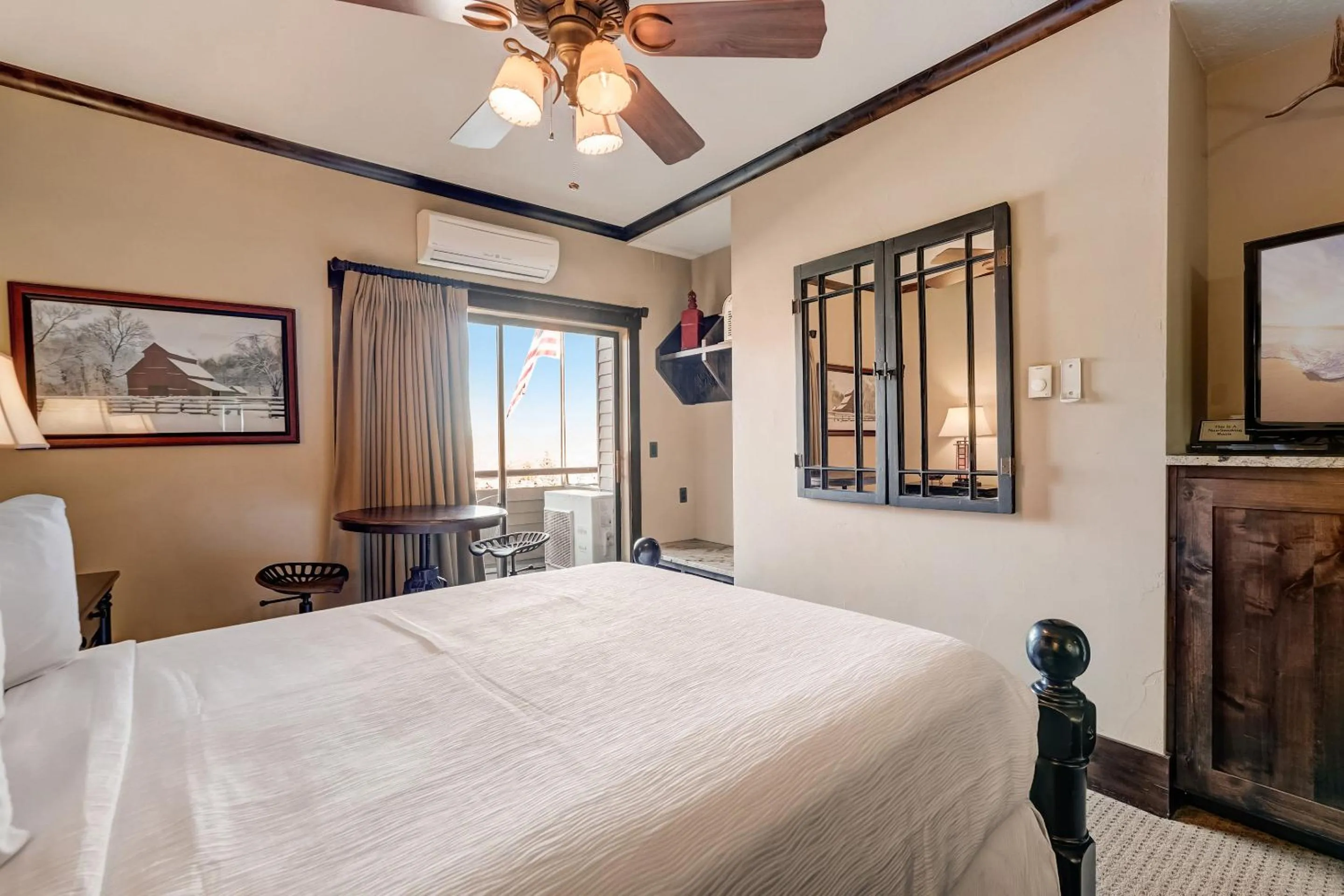 Bedroom, Bed in The Lodge at the Mountain Village by All Seasons Resort Lodging