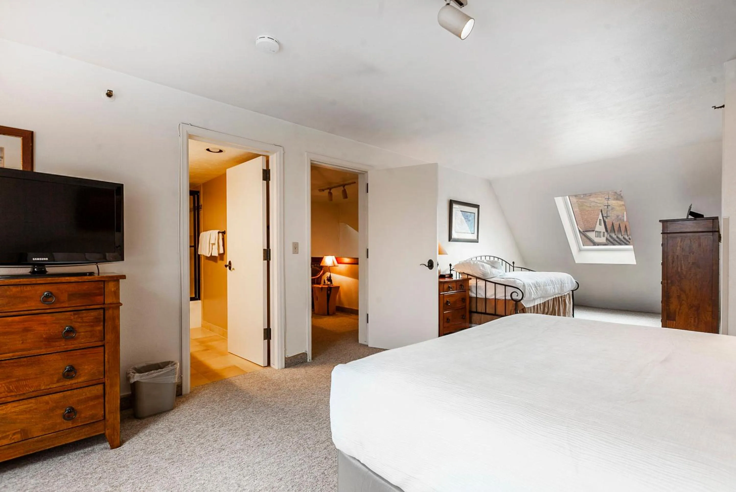 Bed in The Lodge at the Mountain Village by All Seasons Resort Lodging