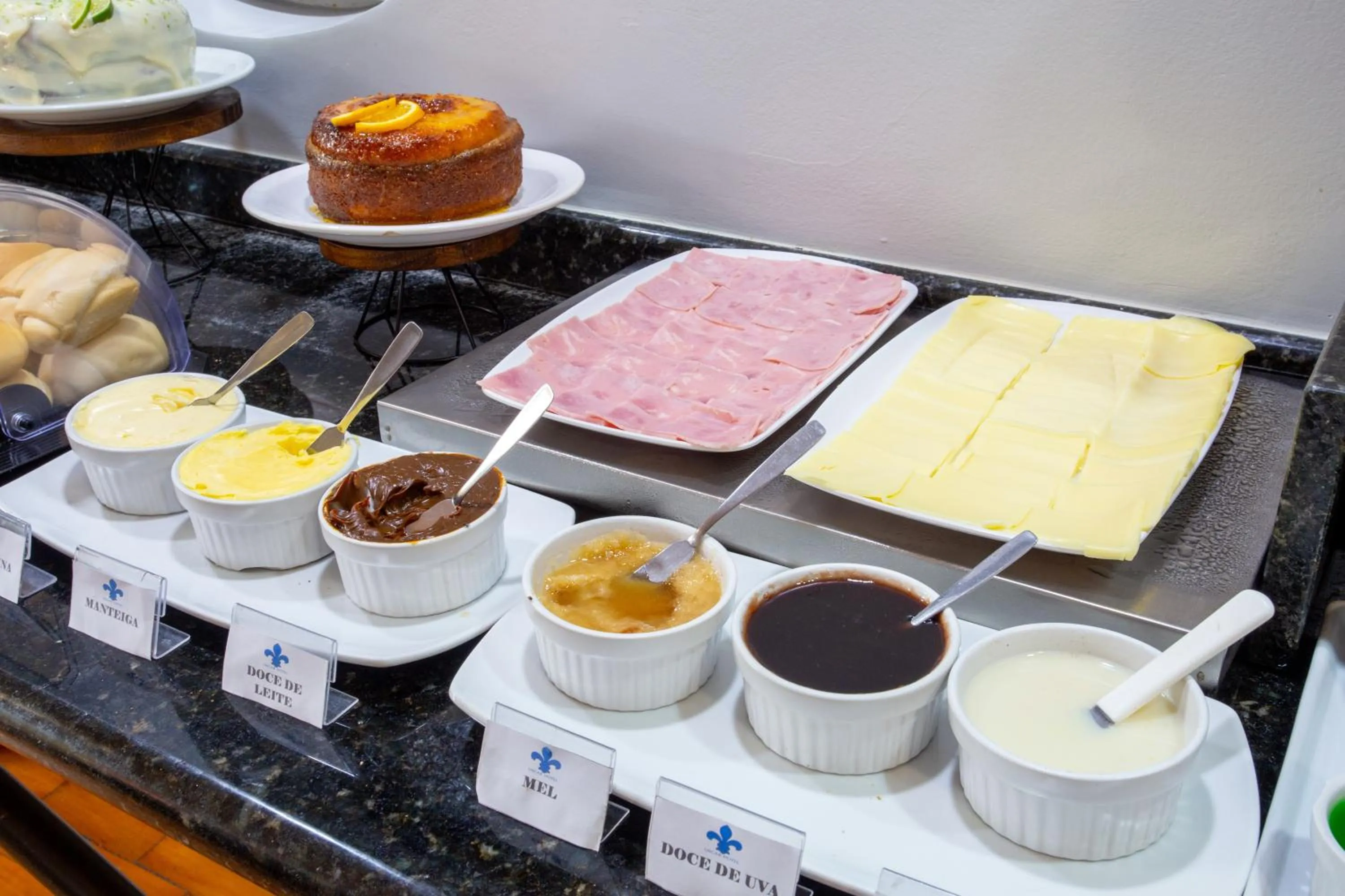 Food and drinks in Oscar Hotel