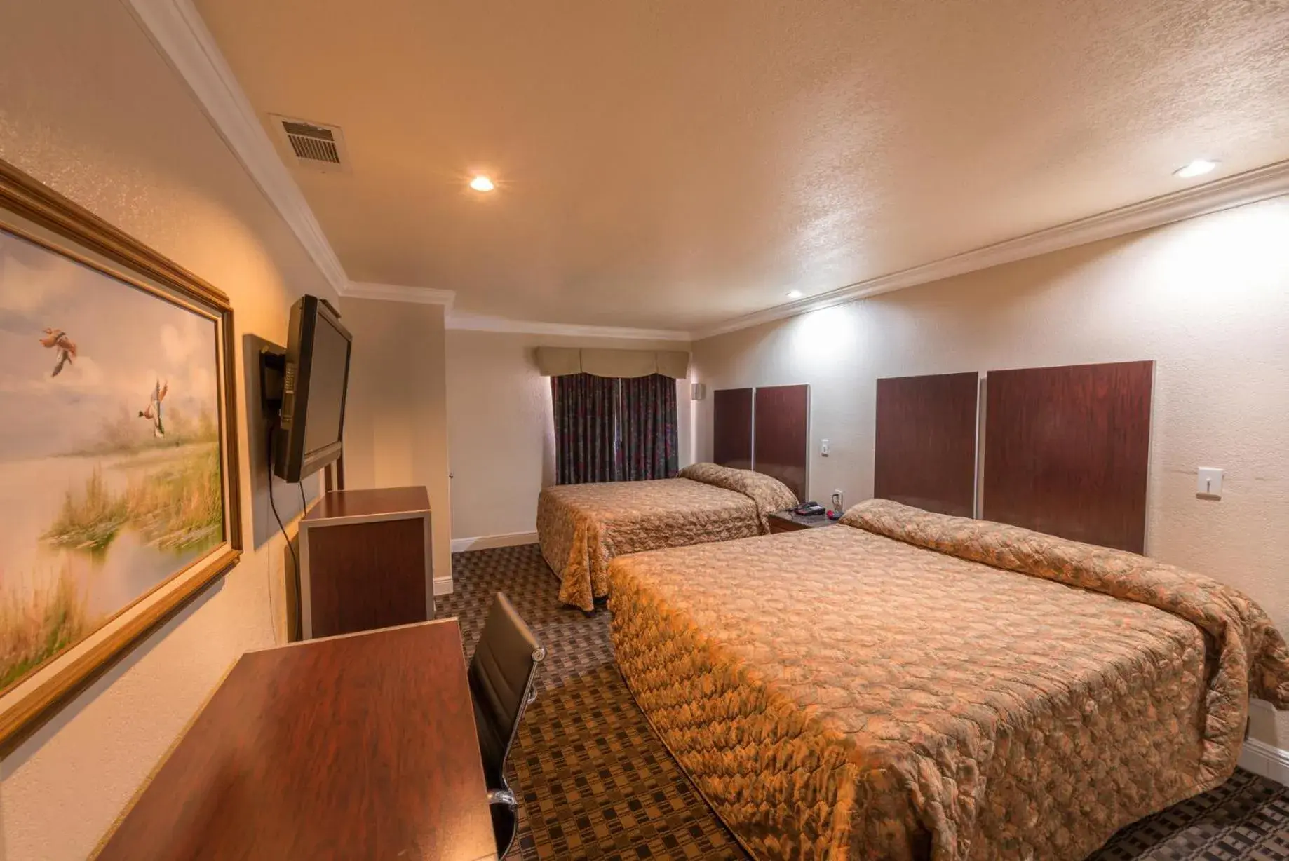 Double Queen Room in Edge Water Inn Double Queen Room in Edge Water Inn